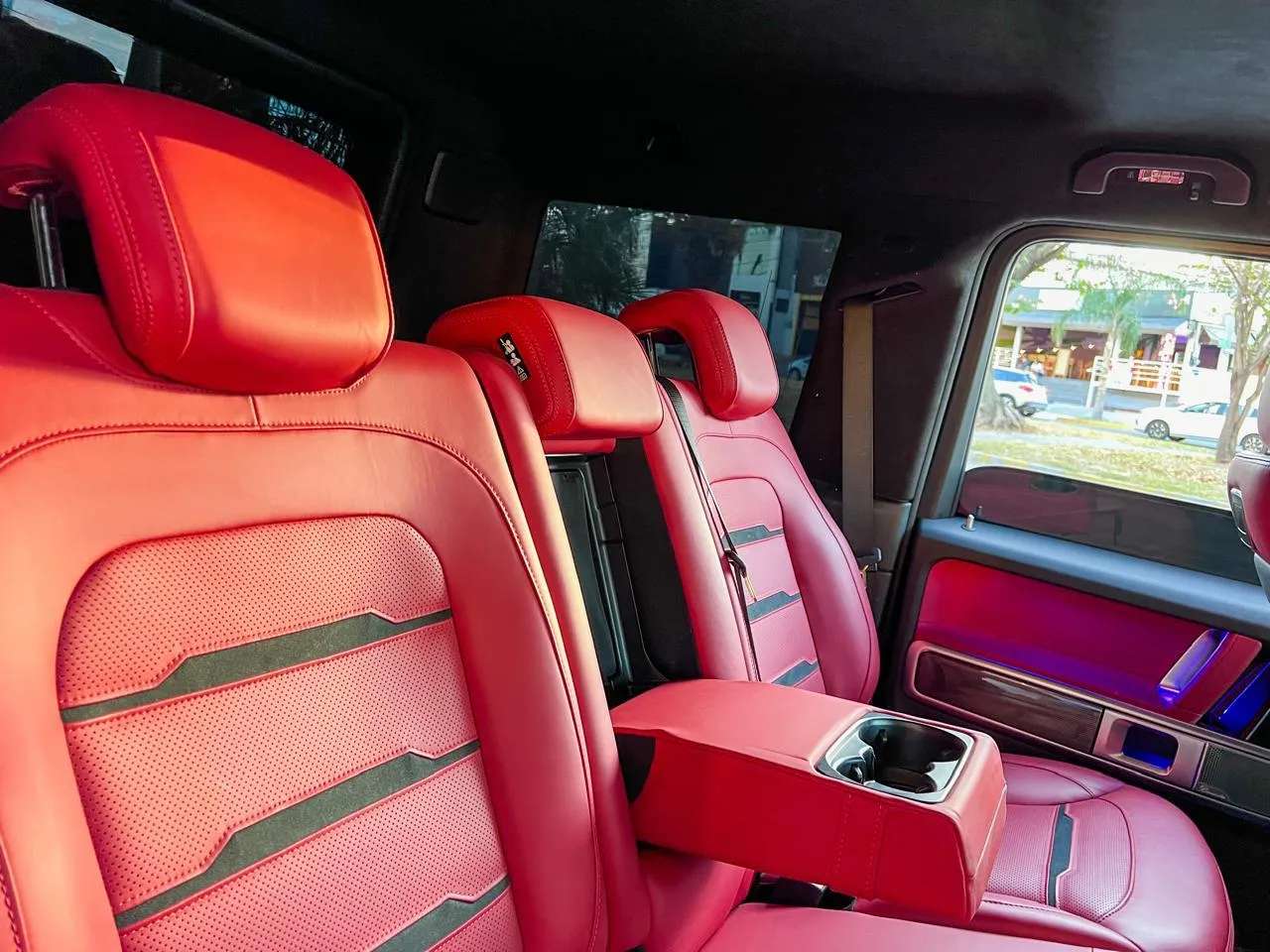 Car image 19