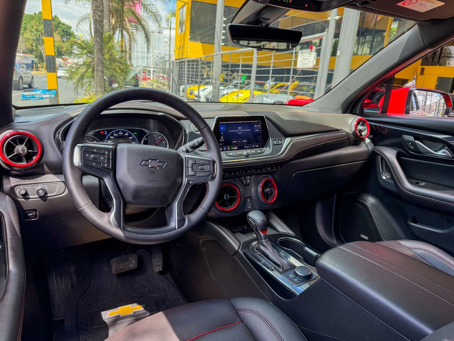 Car image 10