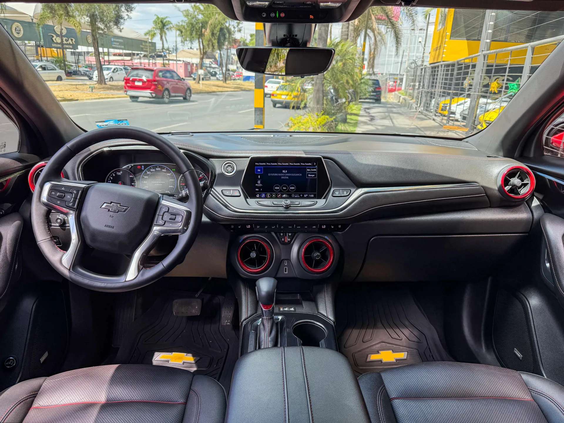Car image 11