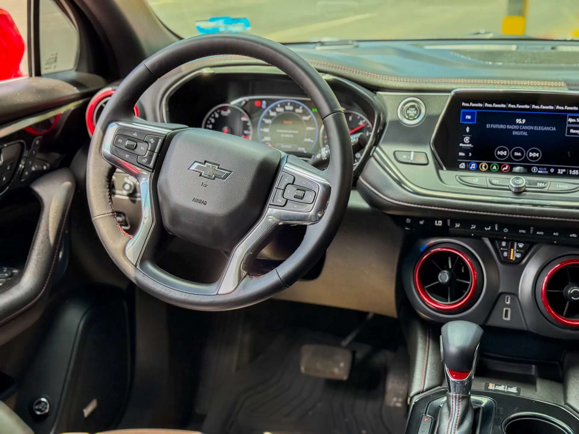 Car image 13