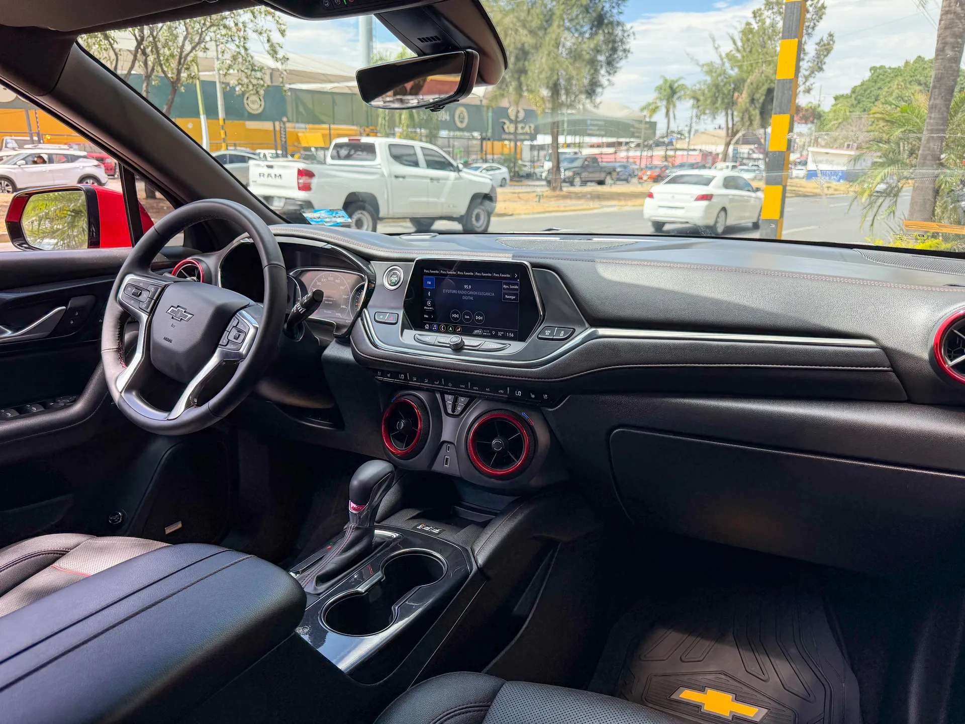 Car image 14