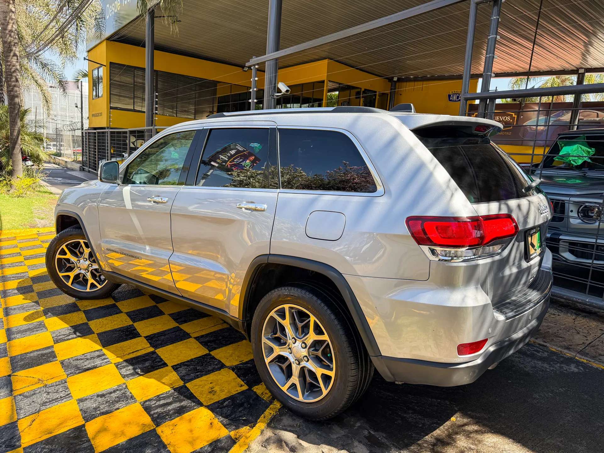 Car image 6
