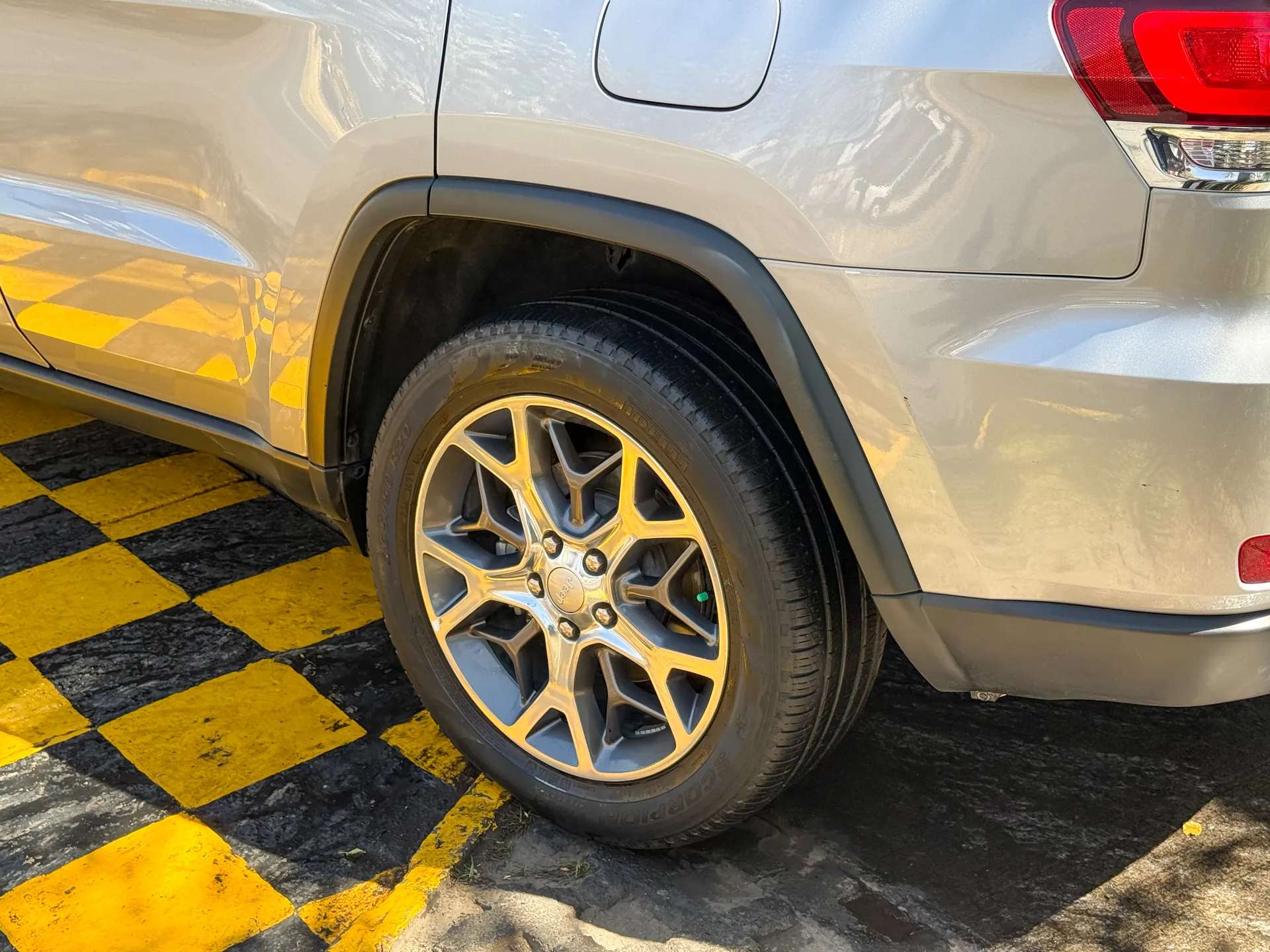 Car image 7