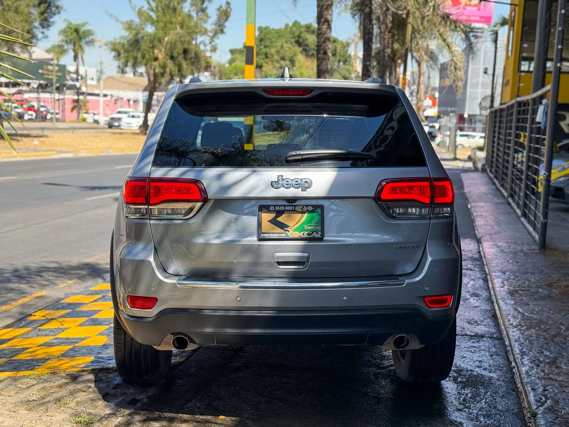 Car image 8