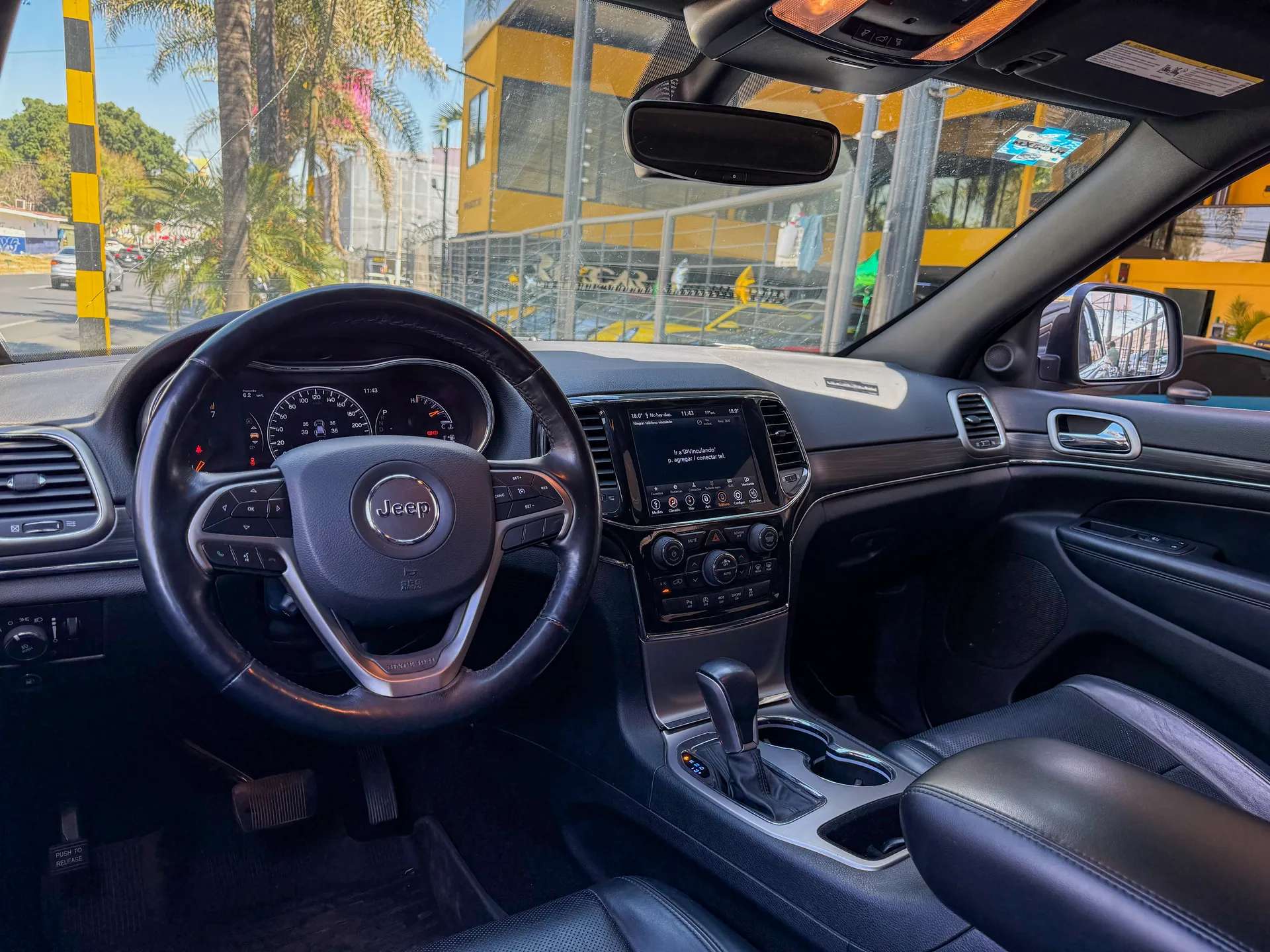 Car image 9