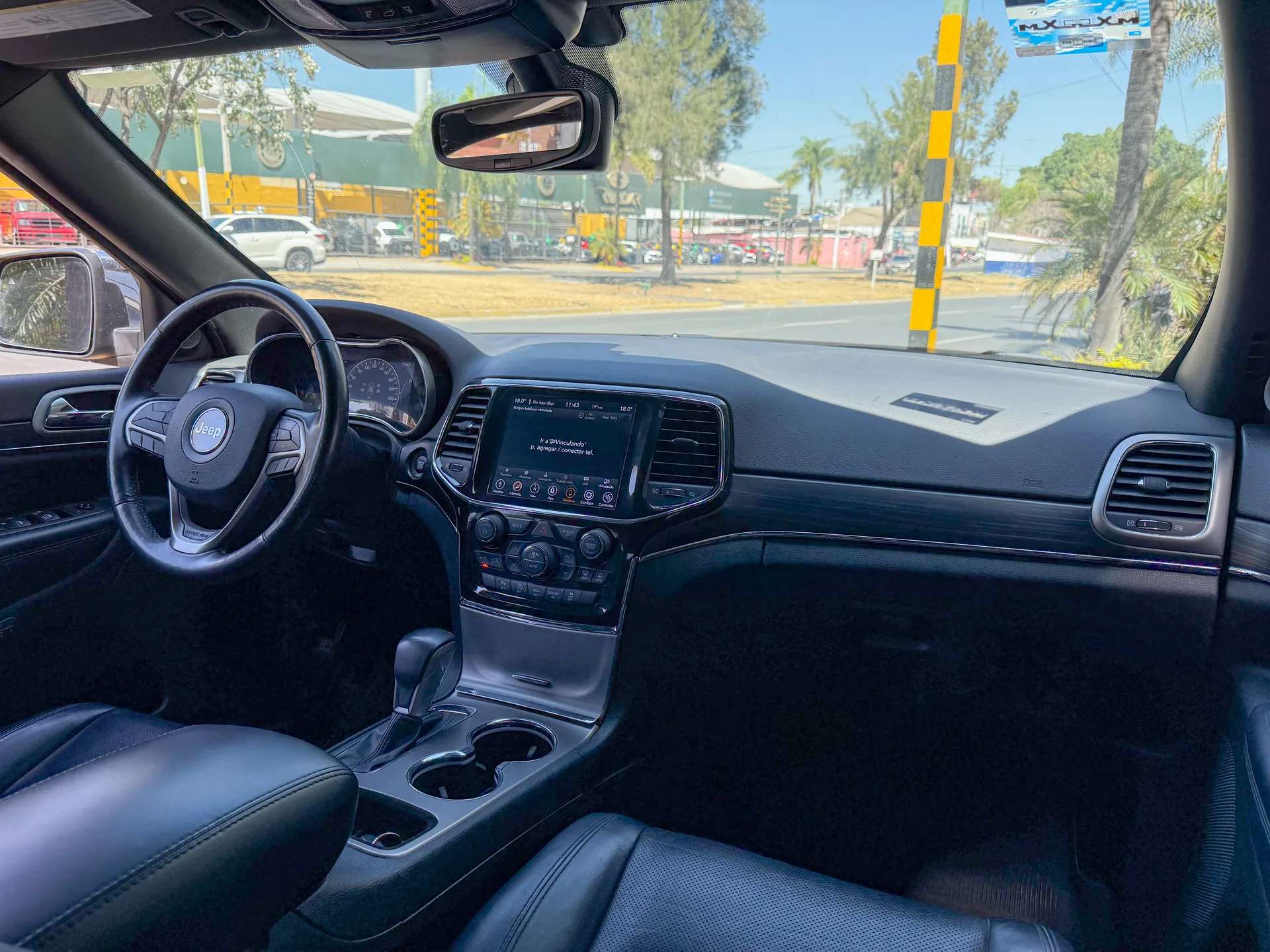Car image 13