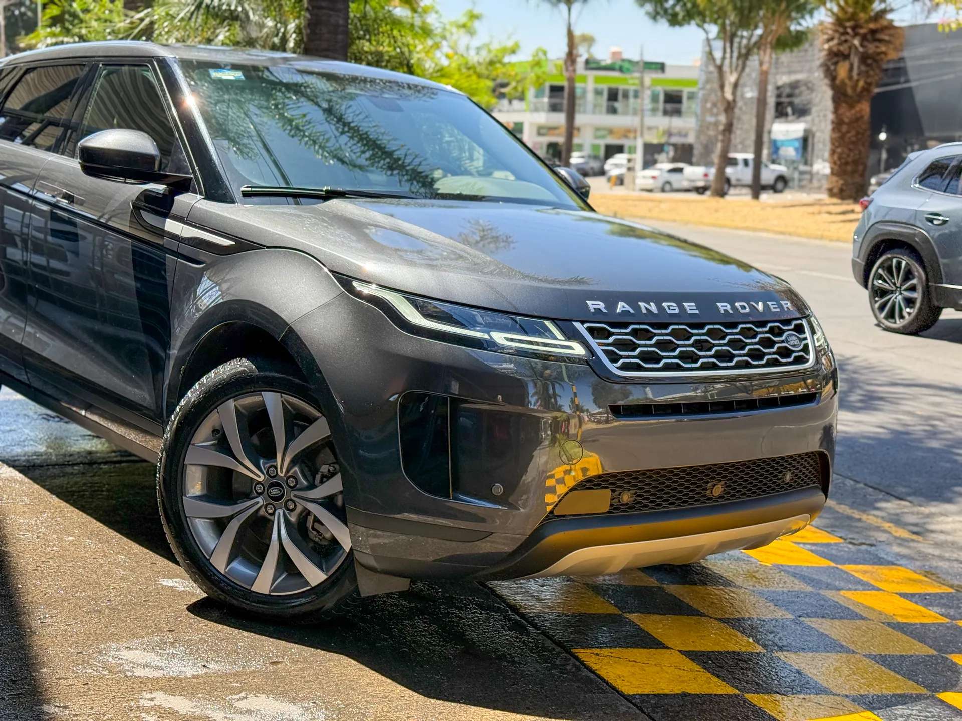 Car image 5