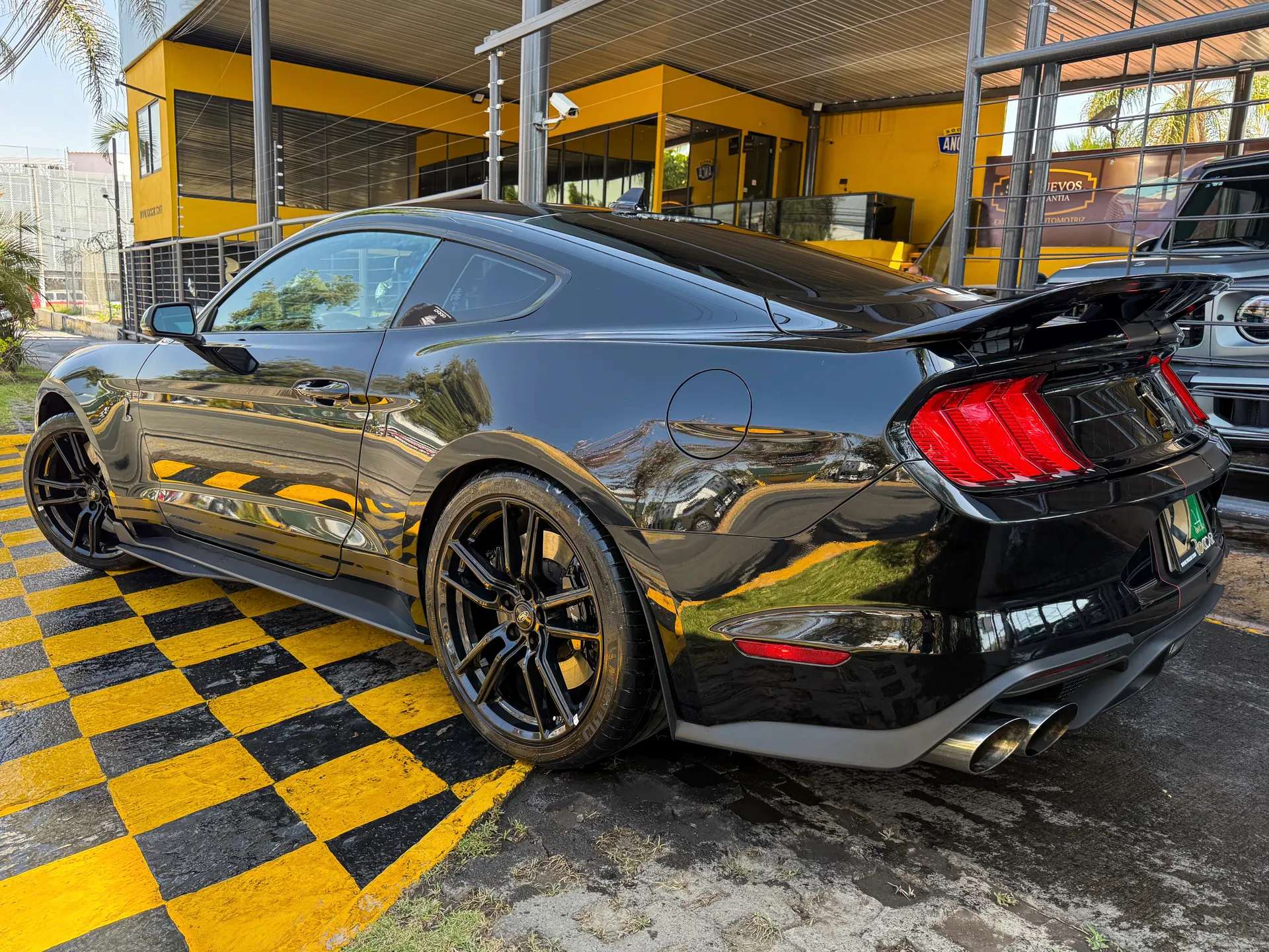 Car image 8