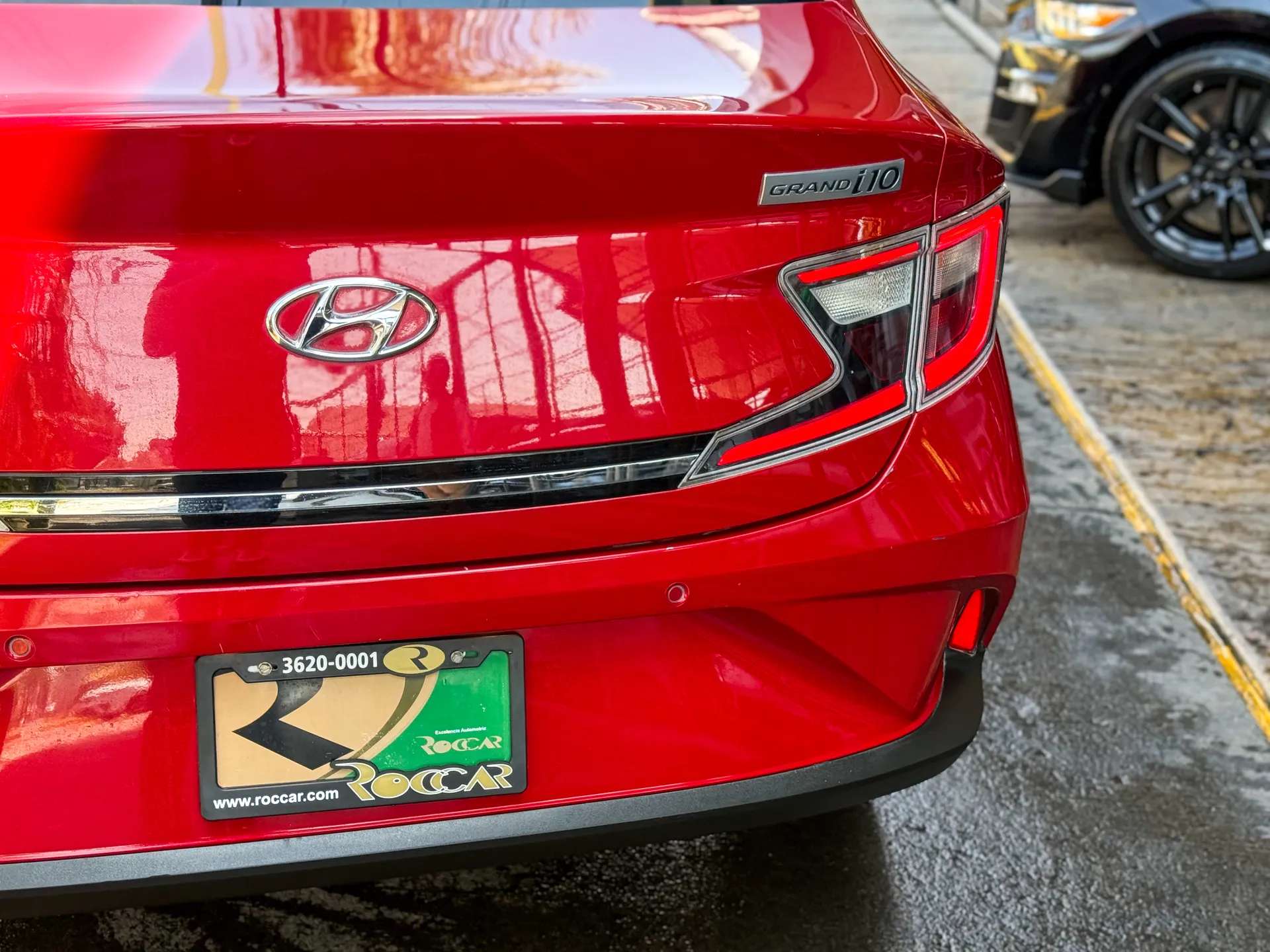 Car image 9