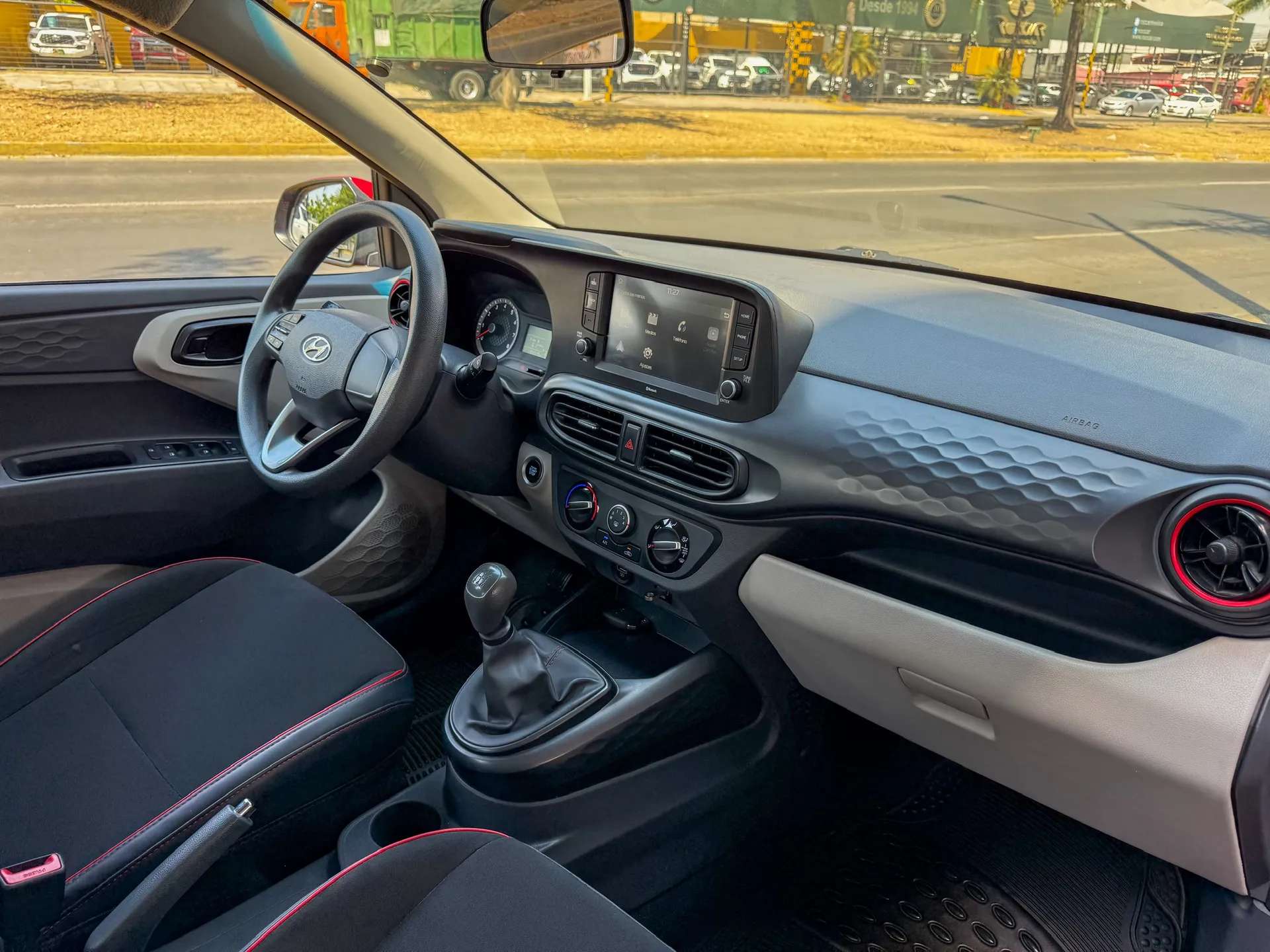 Car image 14