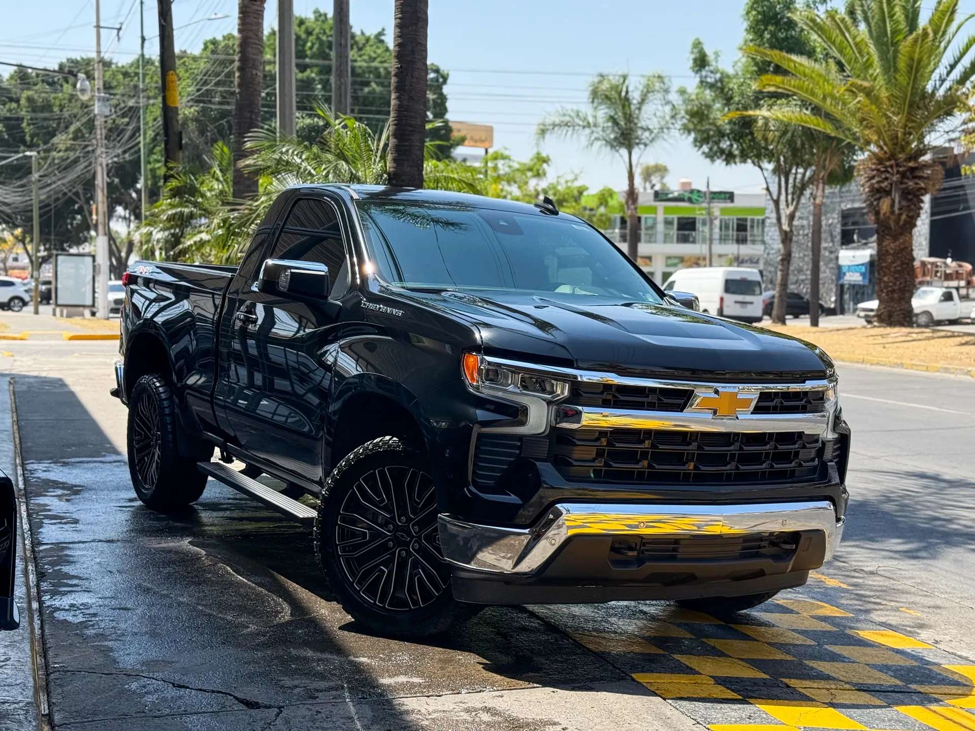 Car image 4