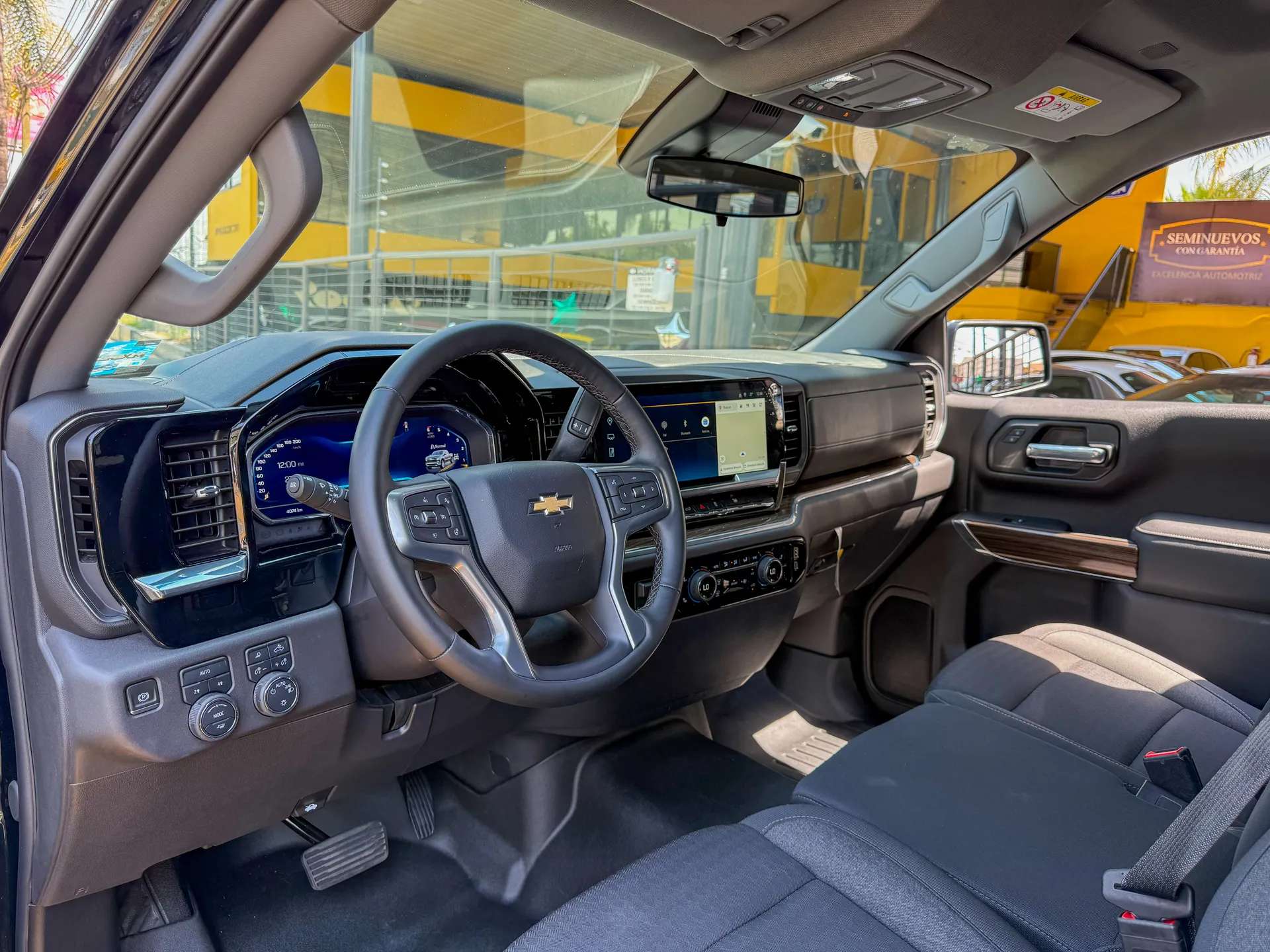 Car image 9