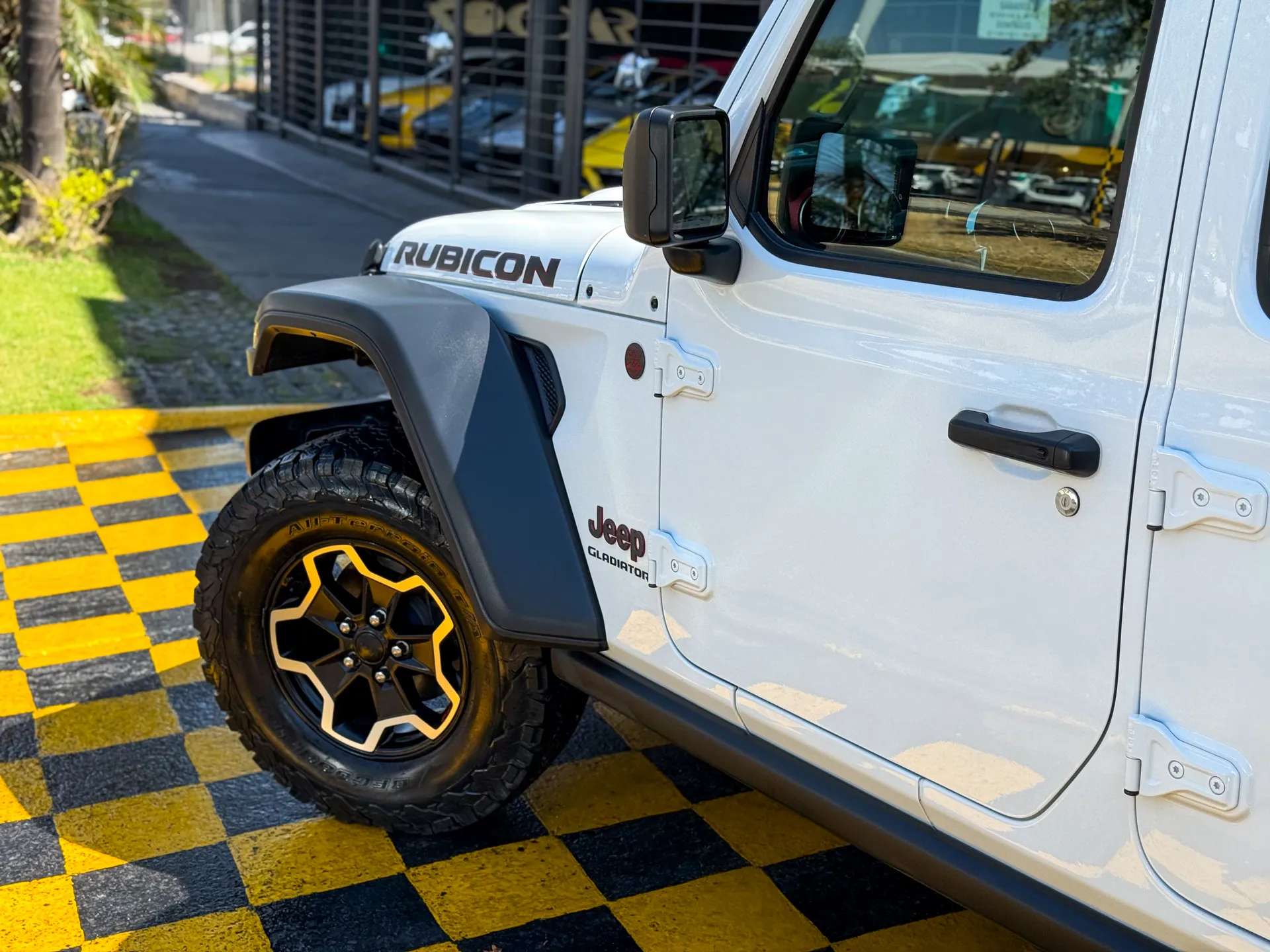 Car image 9