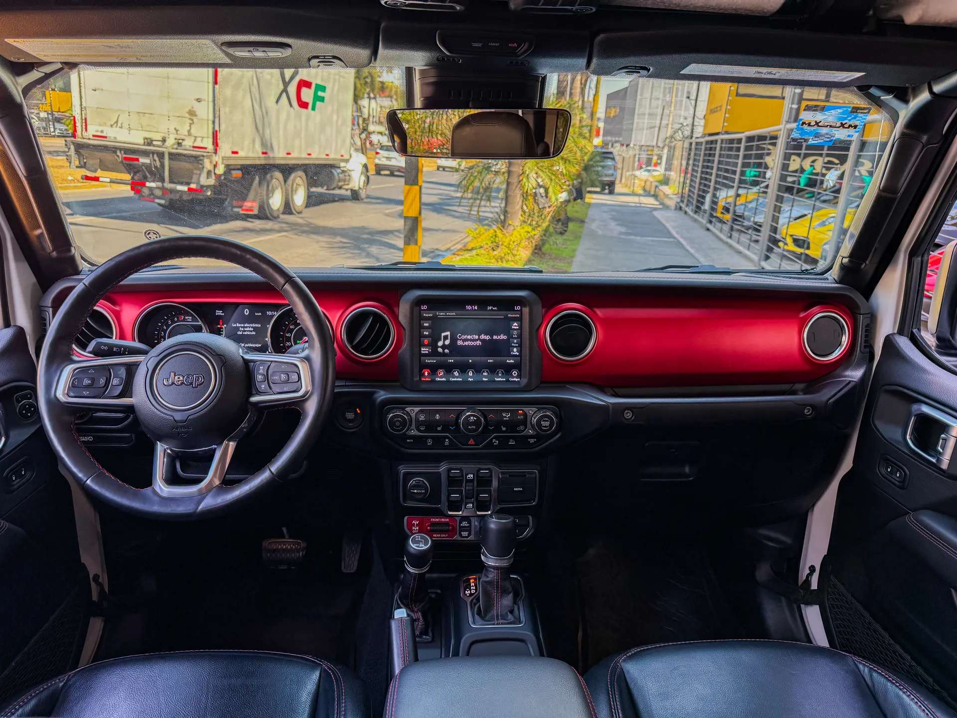 Car image 14
