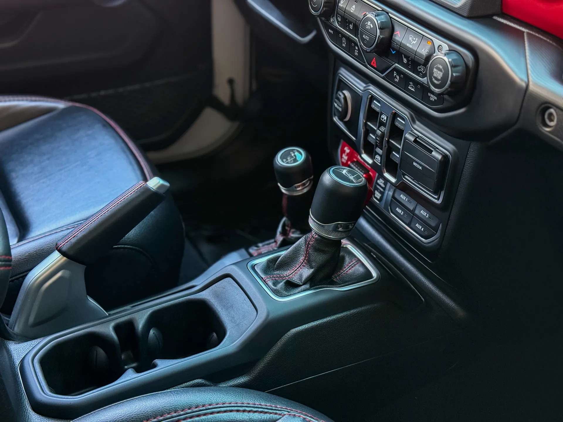 Car image 18