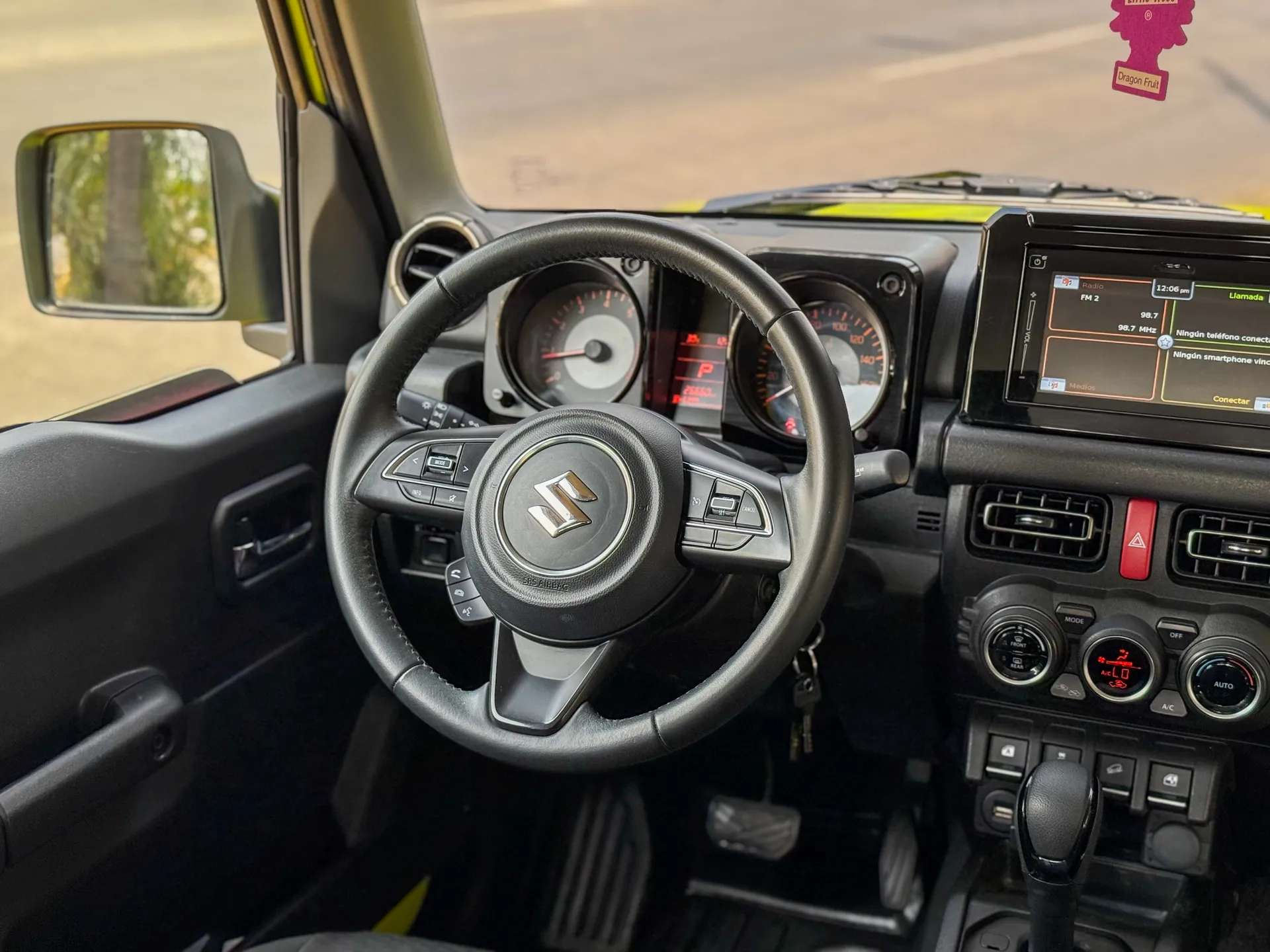 Car image 12