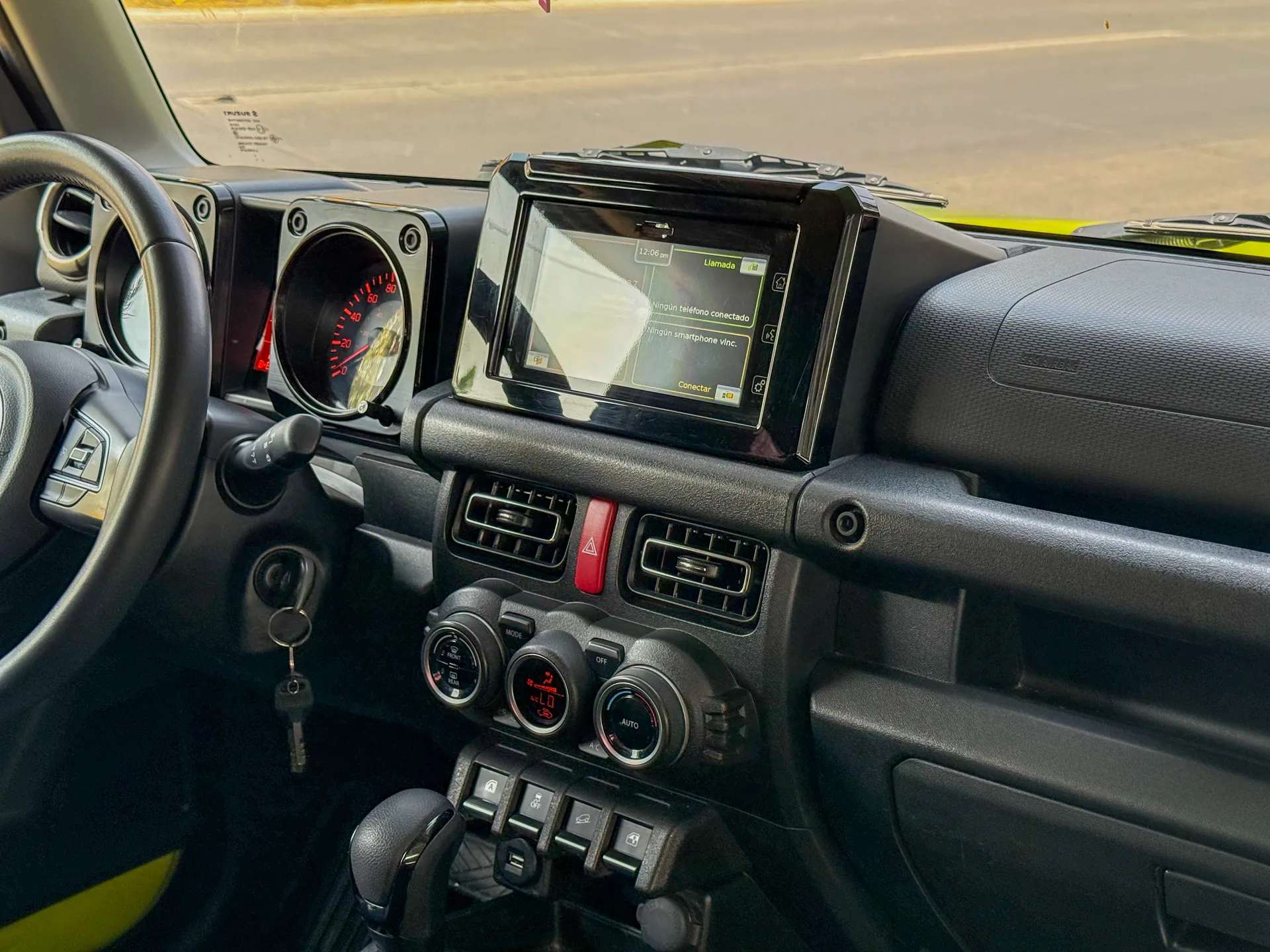 Car image 14