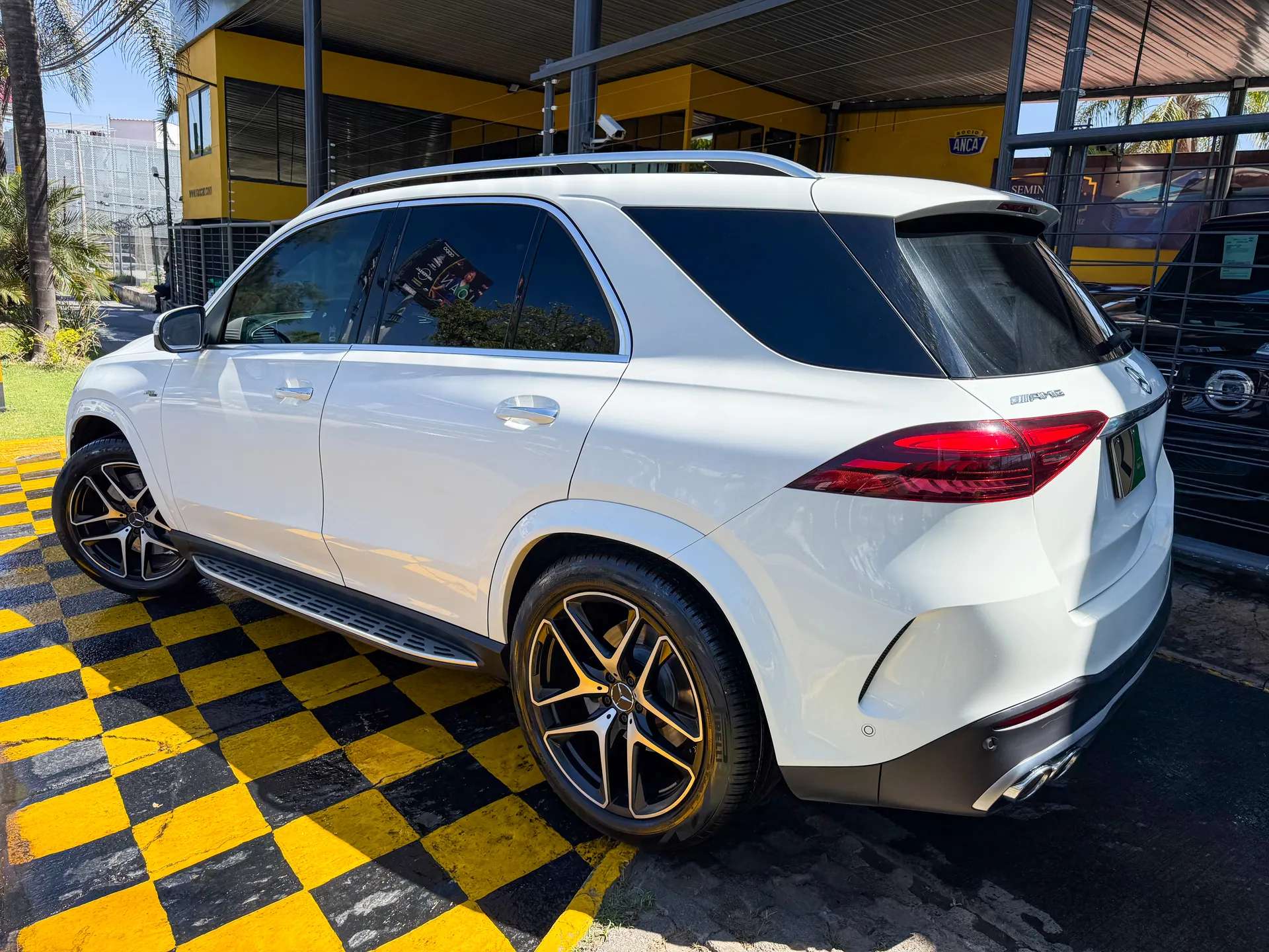 Car image 6