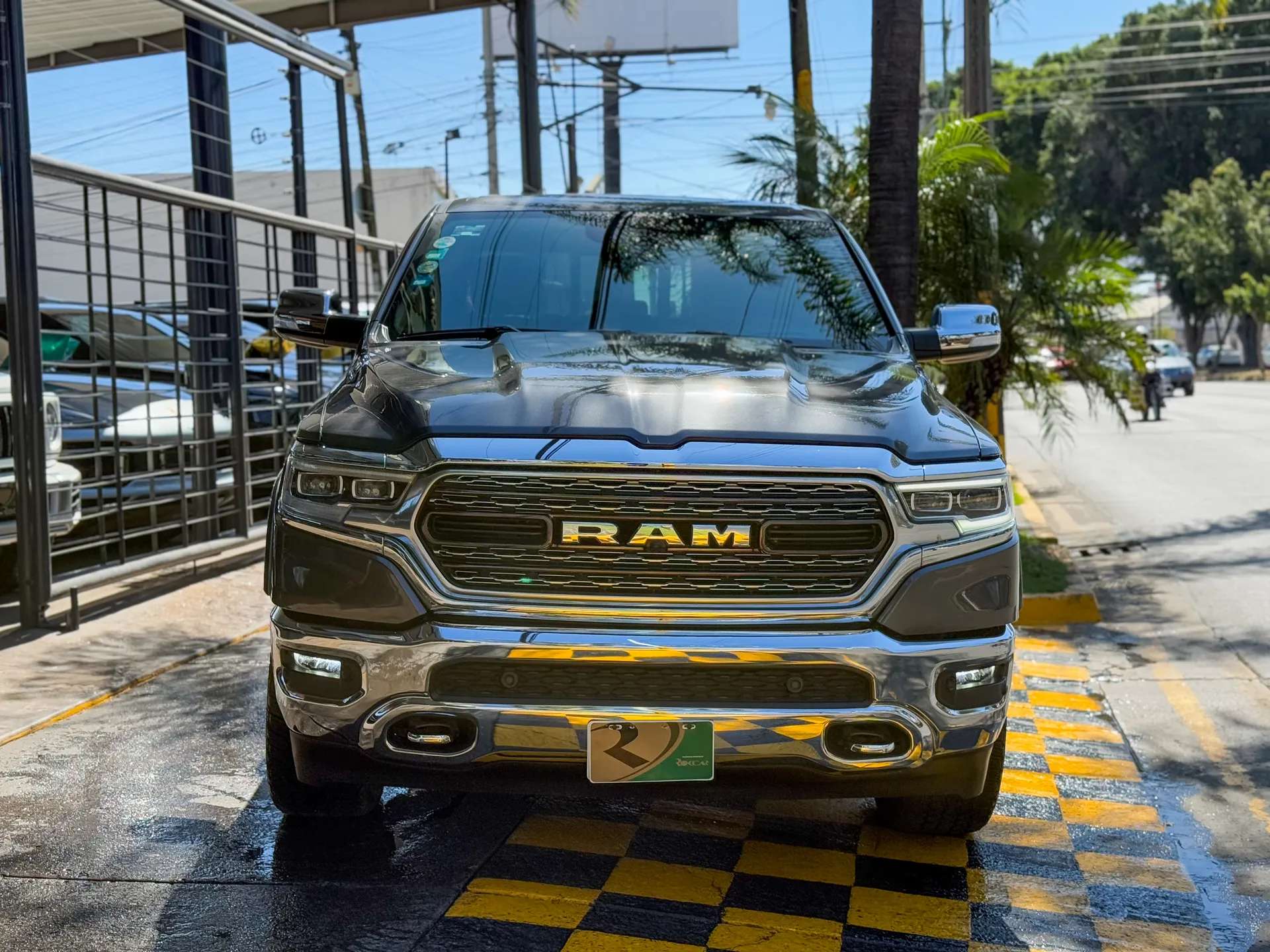 Car image 3