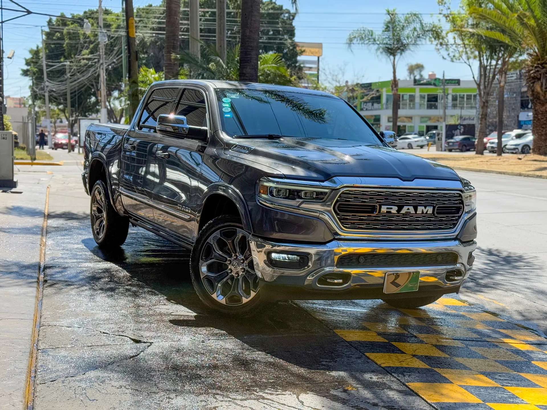 Car image 4