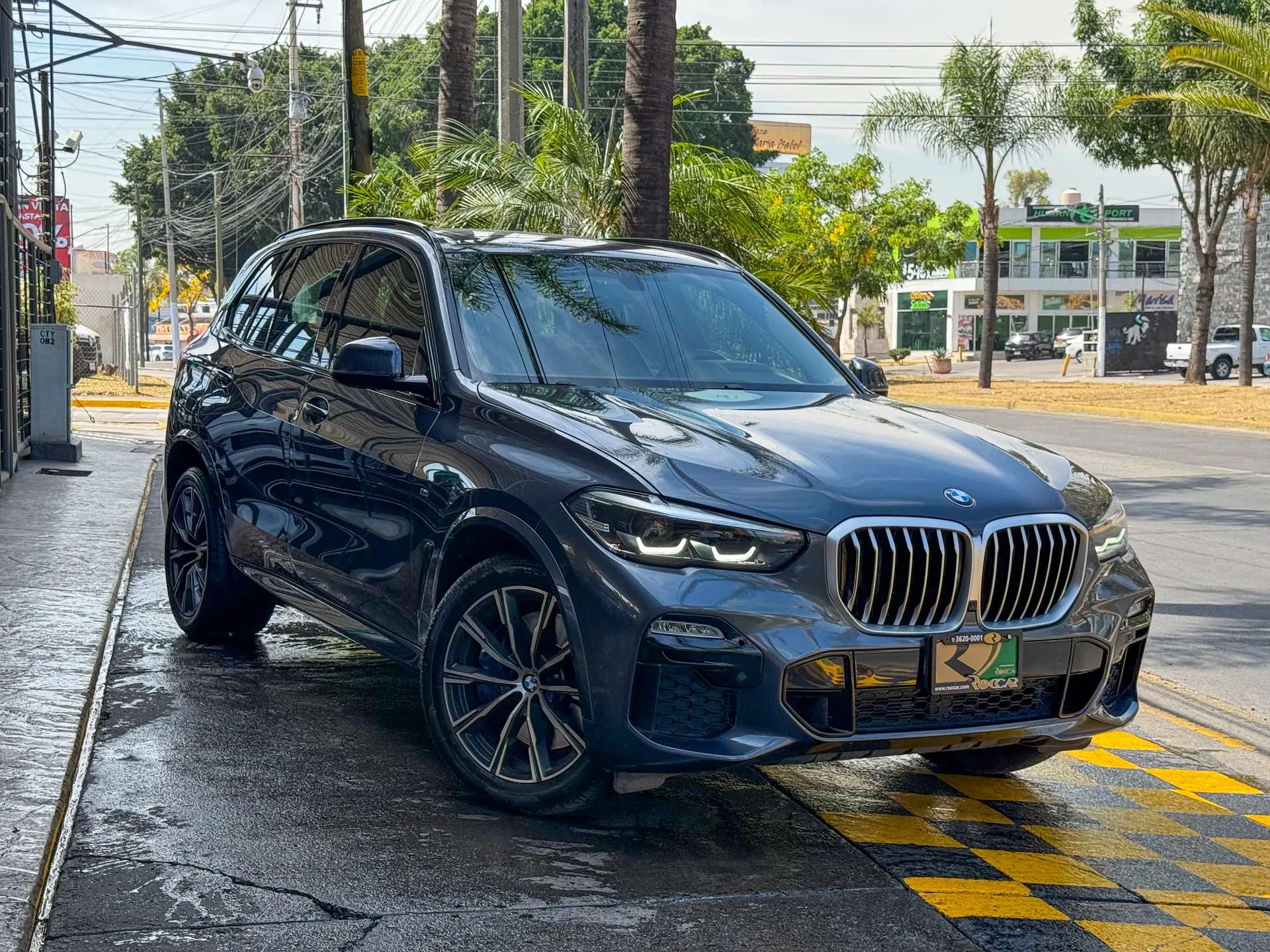 Car image 4
