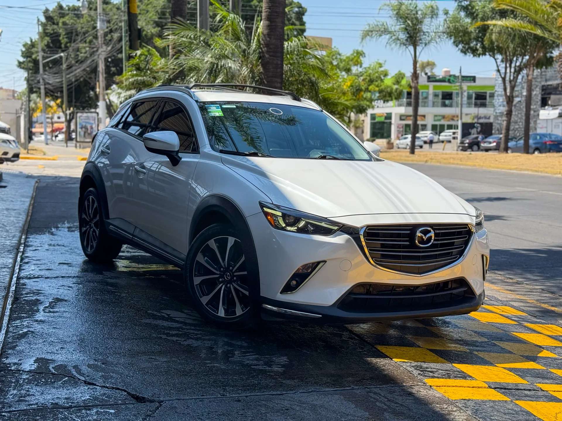 Car image 4