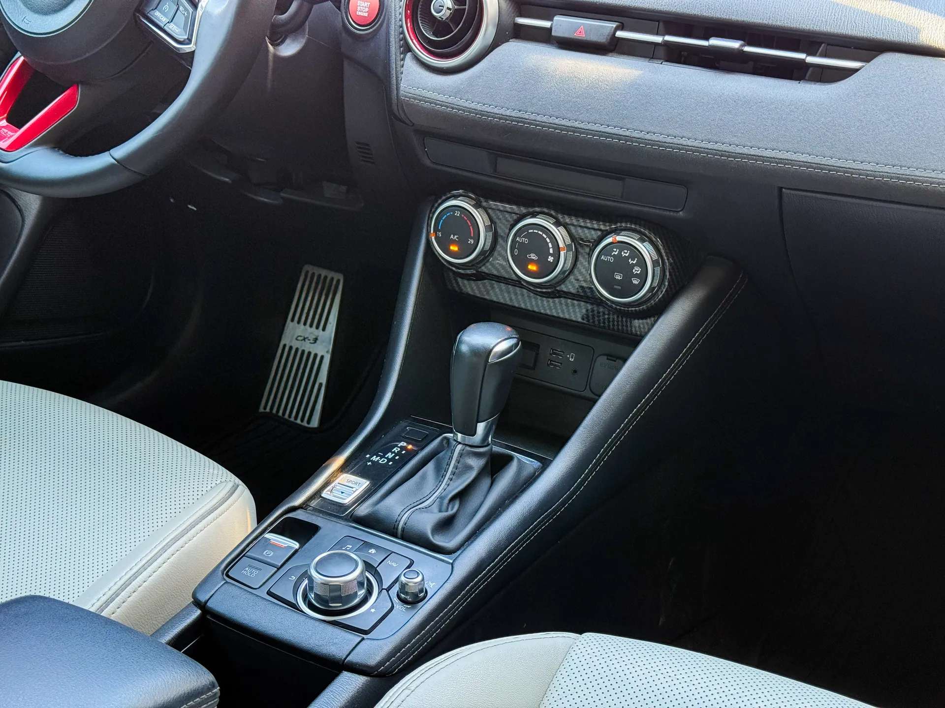 Car image 14