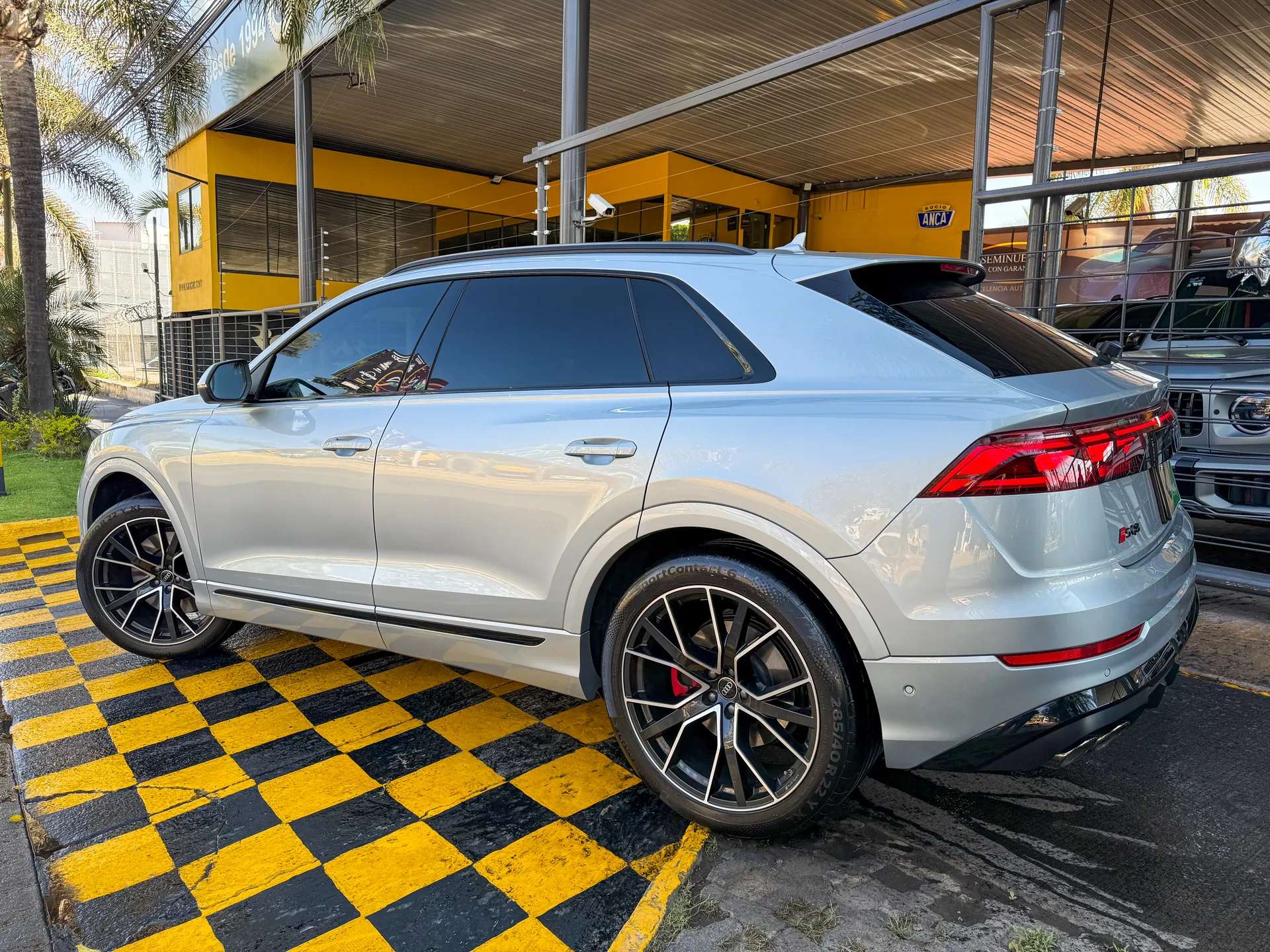 Car image 7