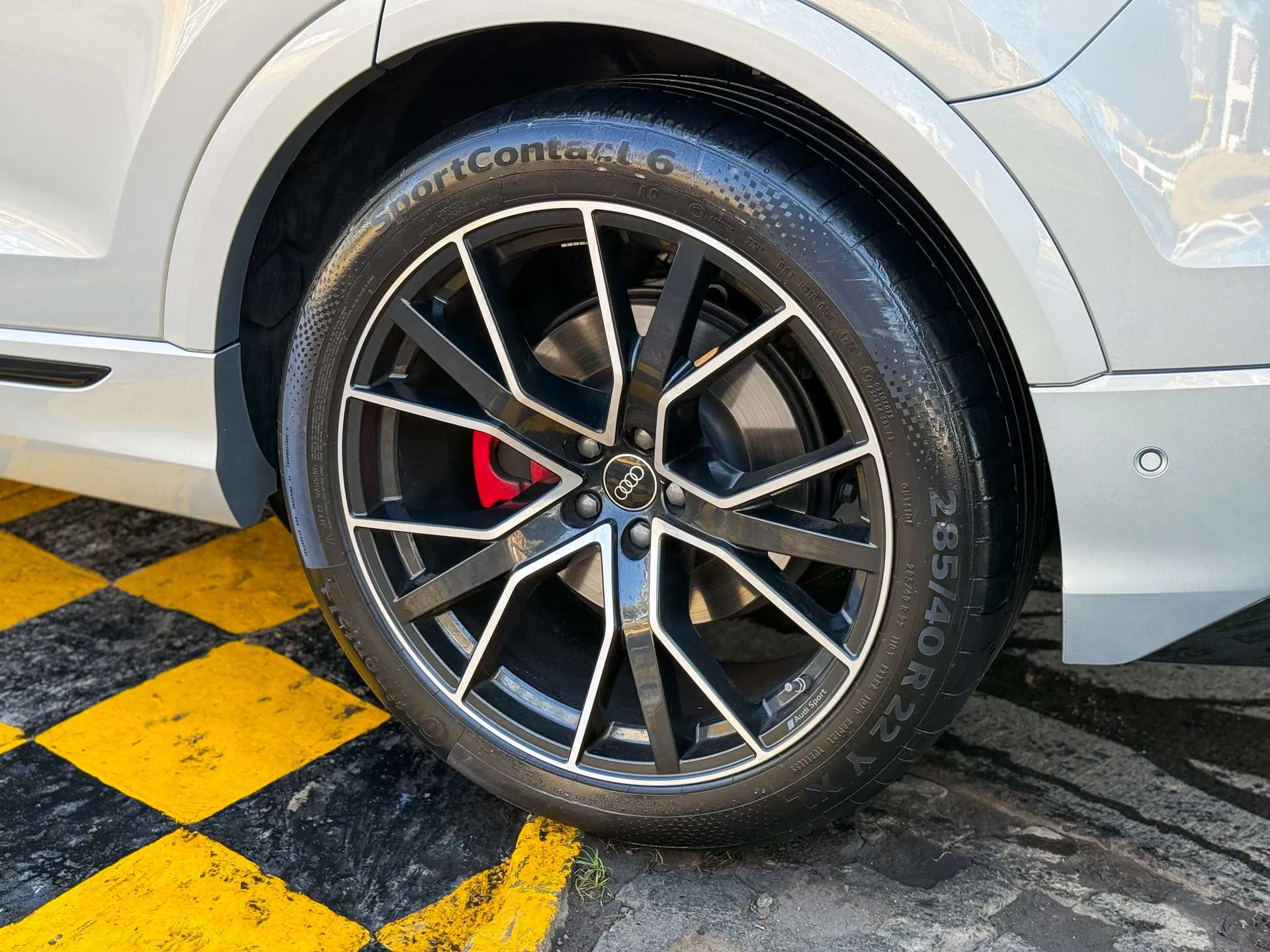 Car image 8