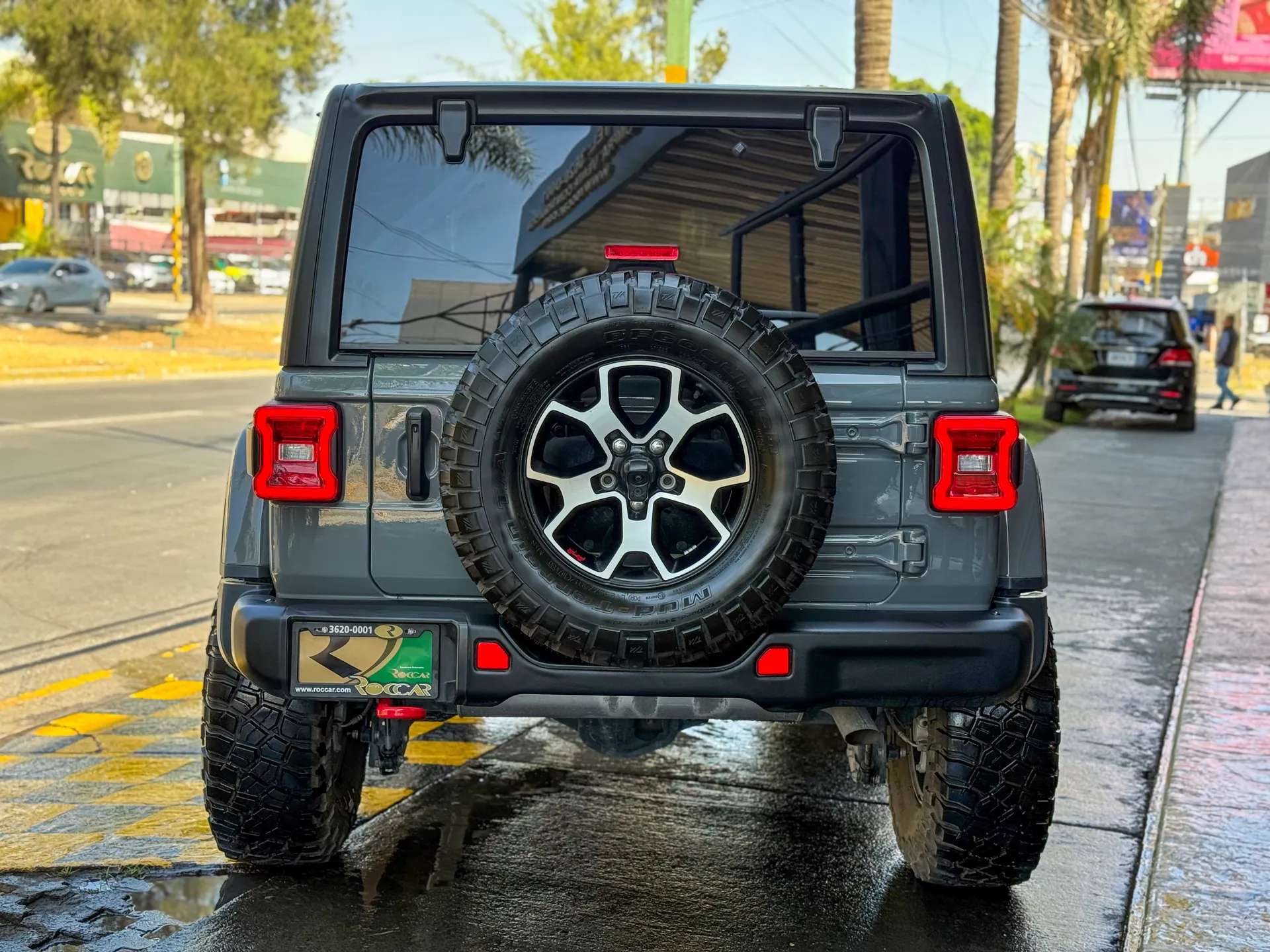 Car image 9