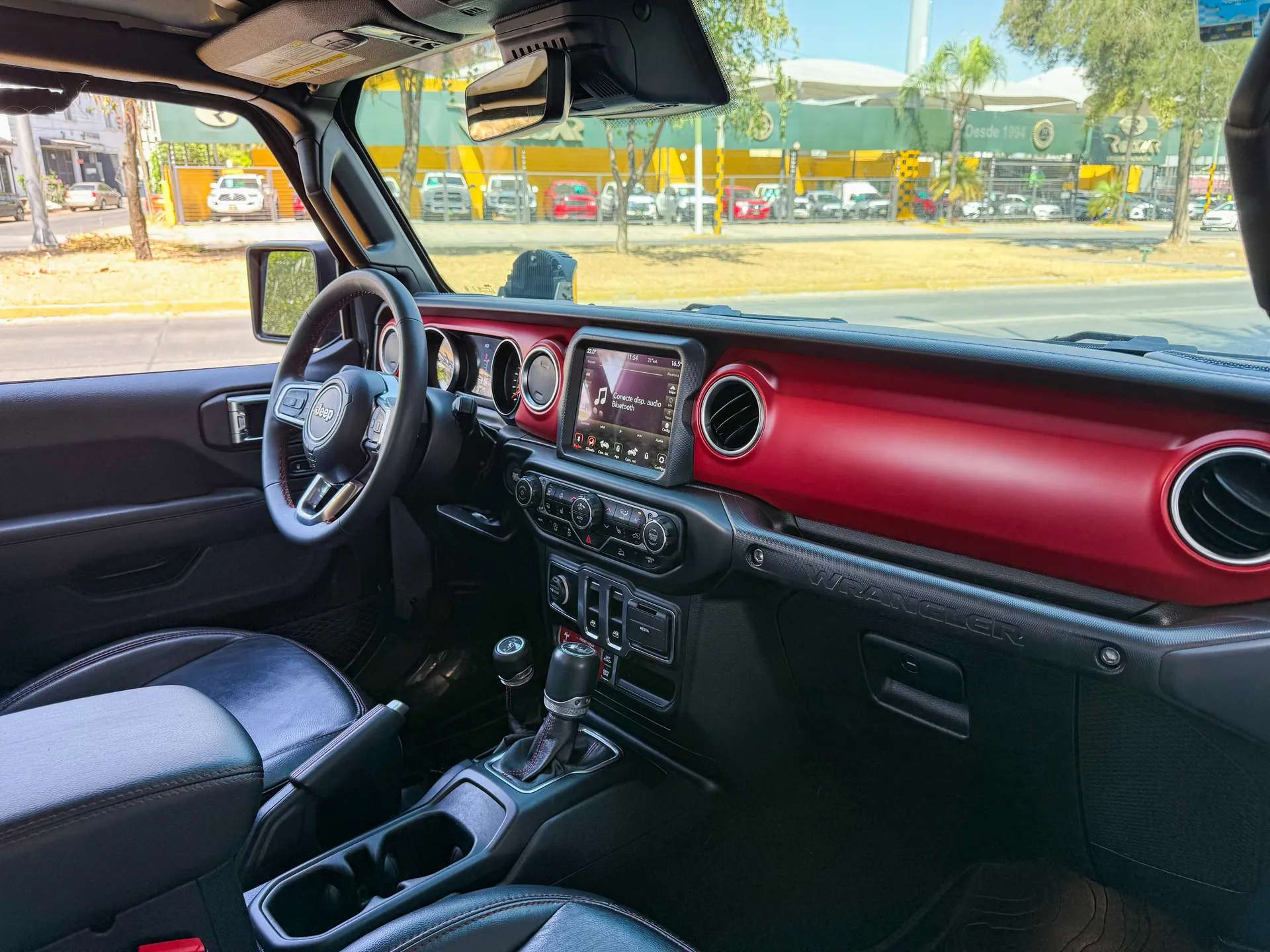 Car image 14