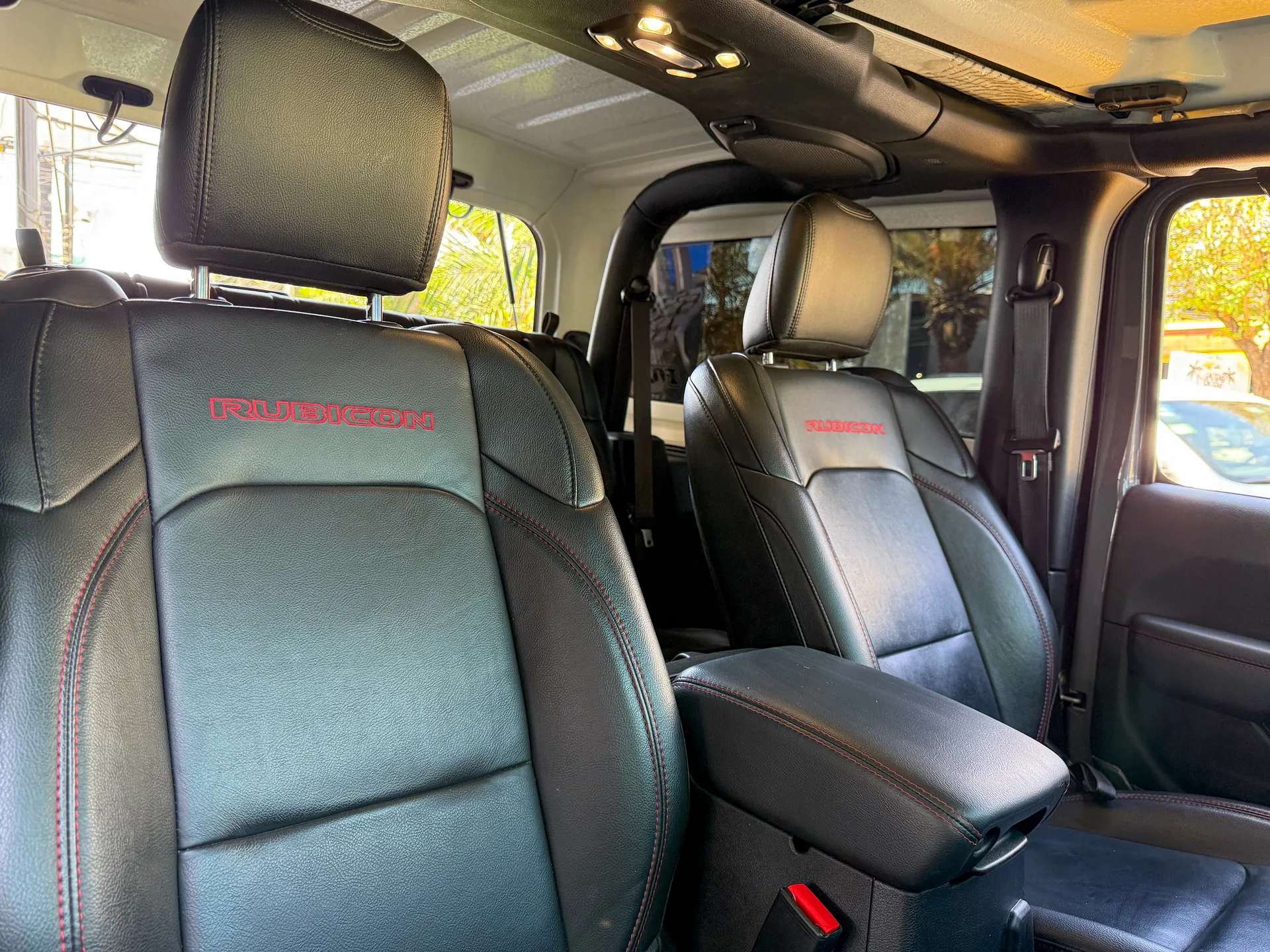 Car image 16