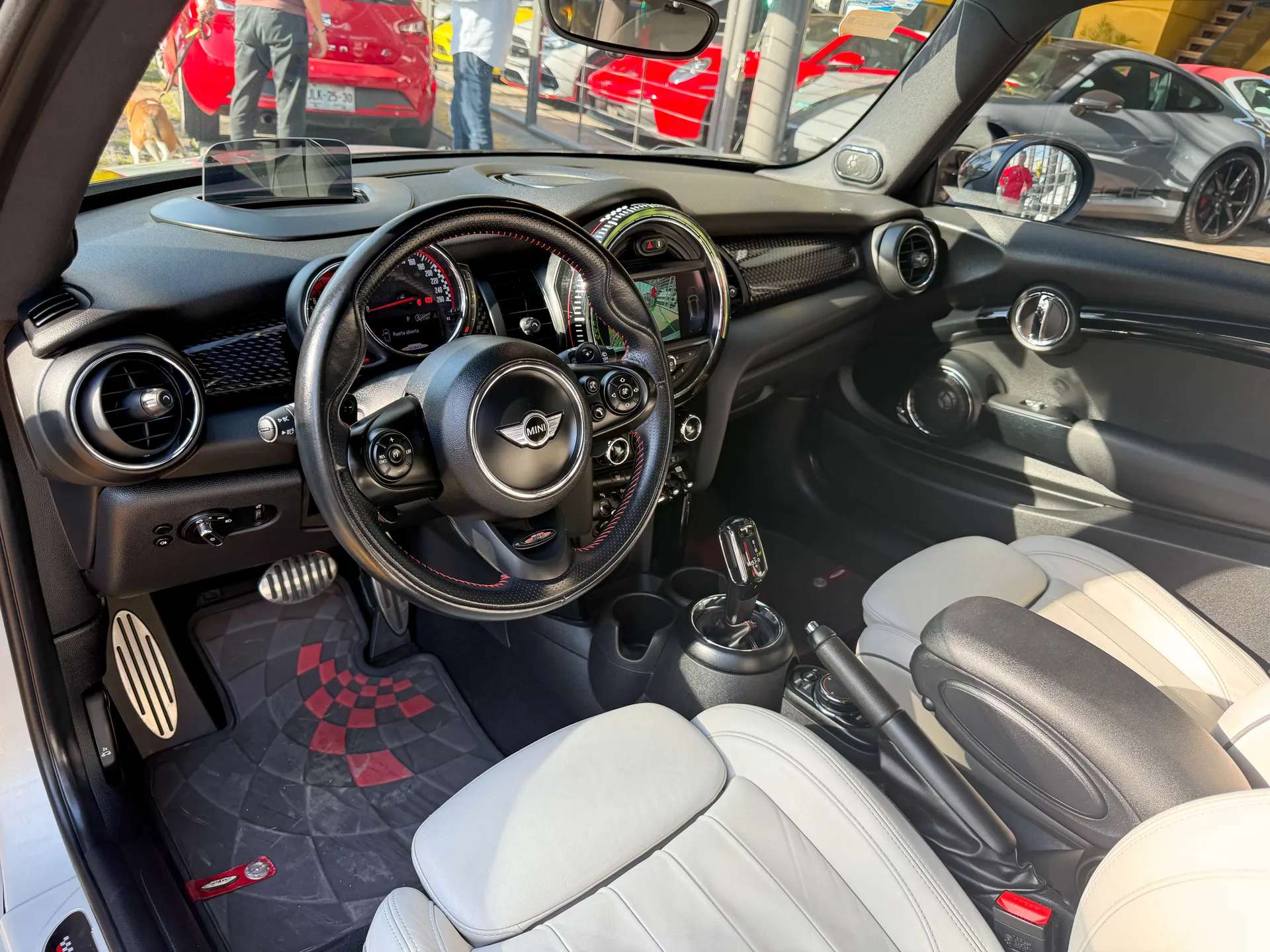Car image 9