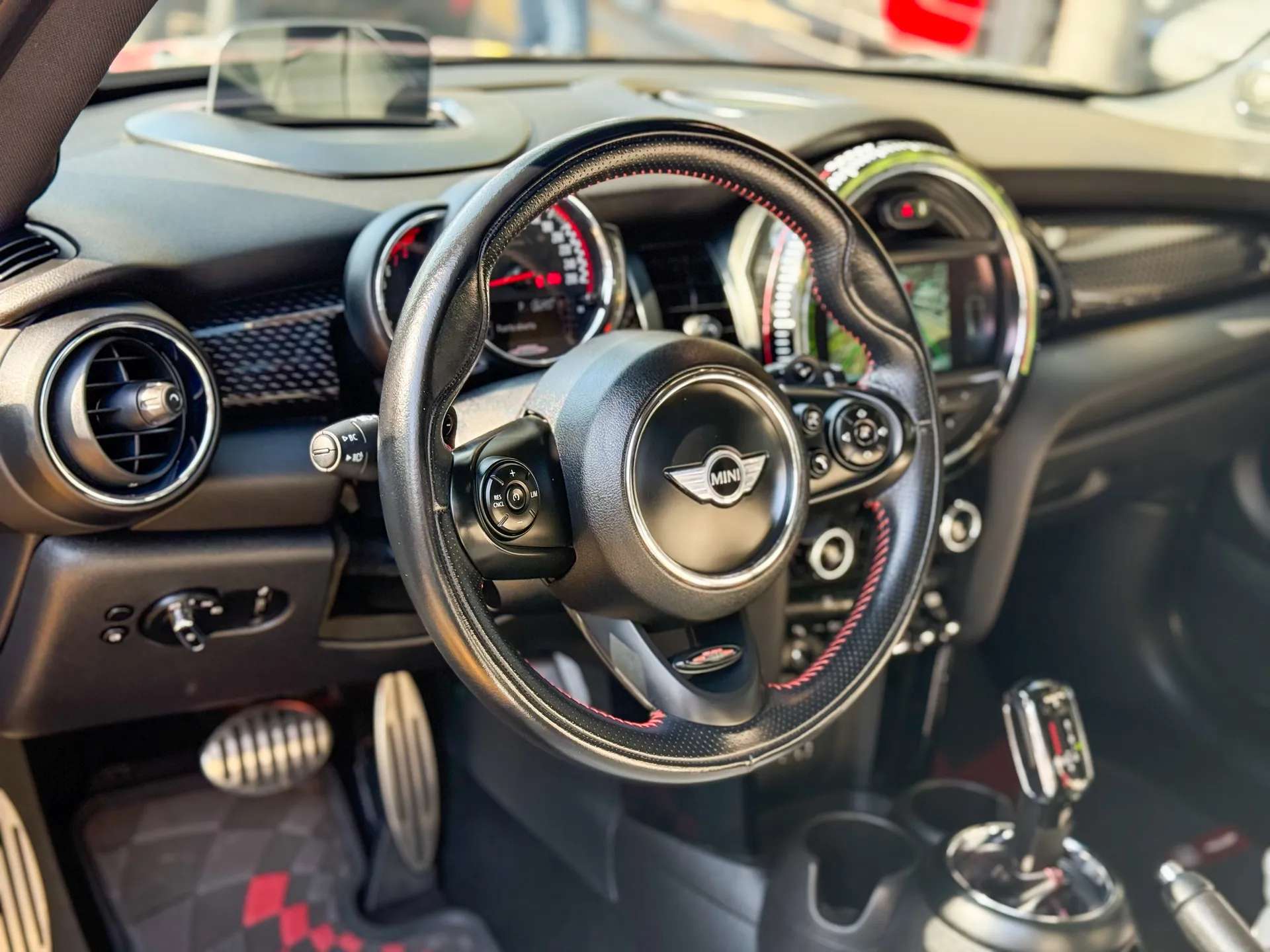 Car image 10