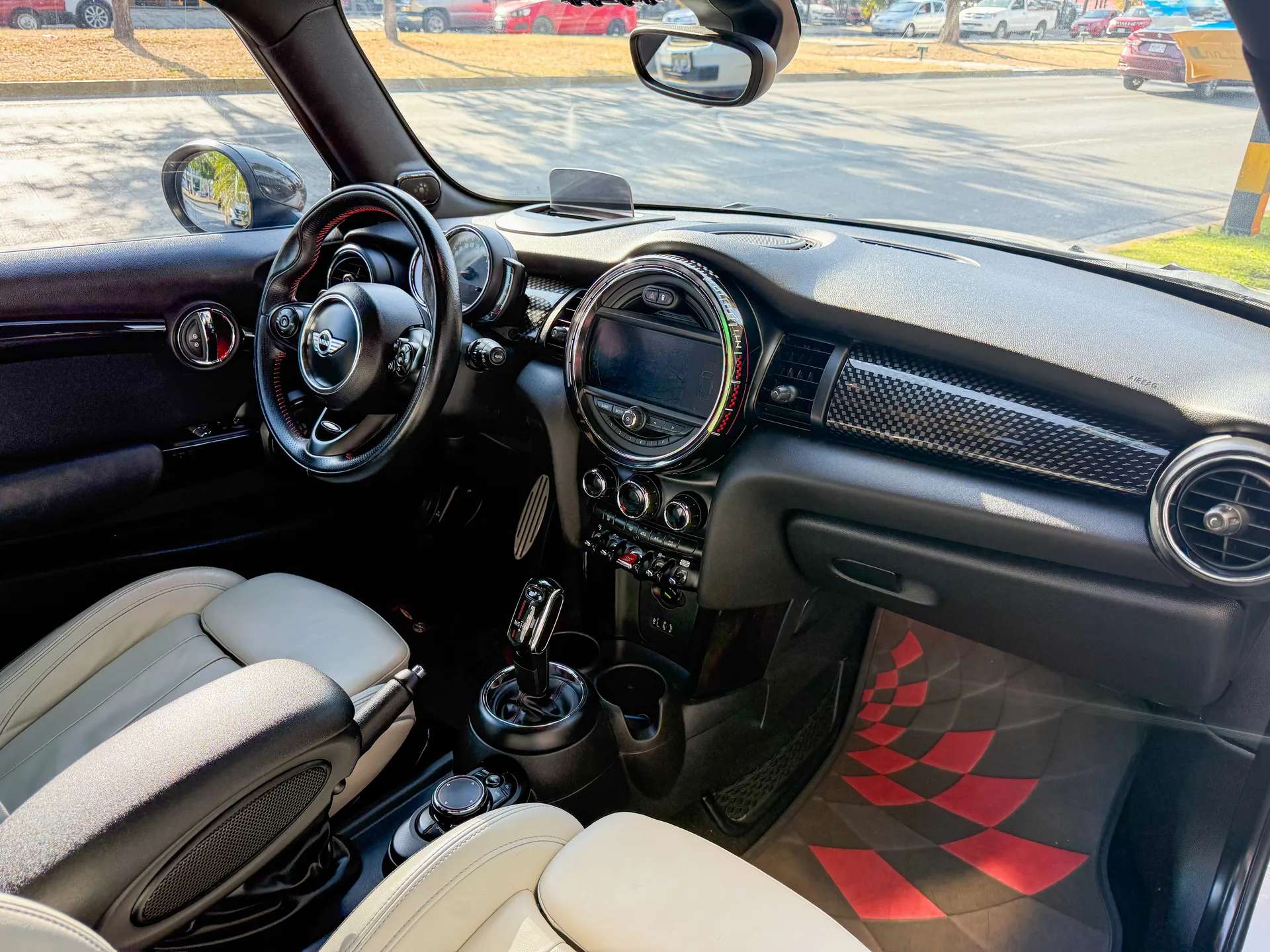 Car image 11