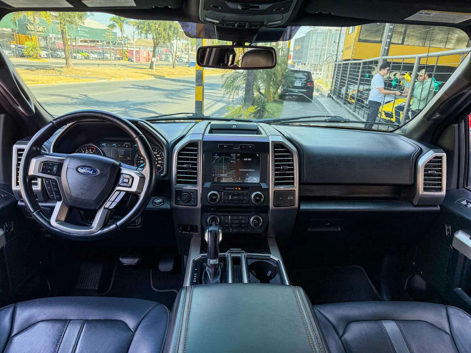 Car image 11