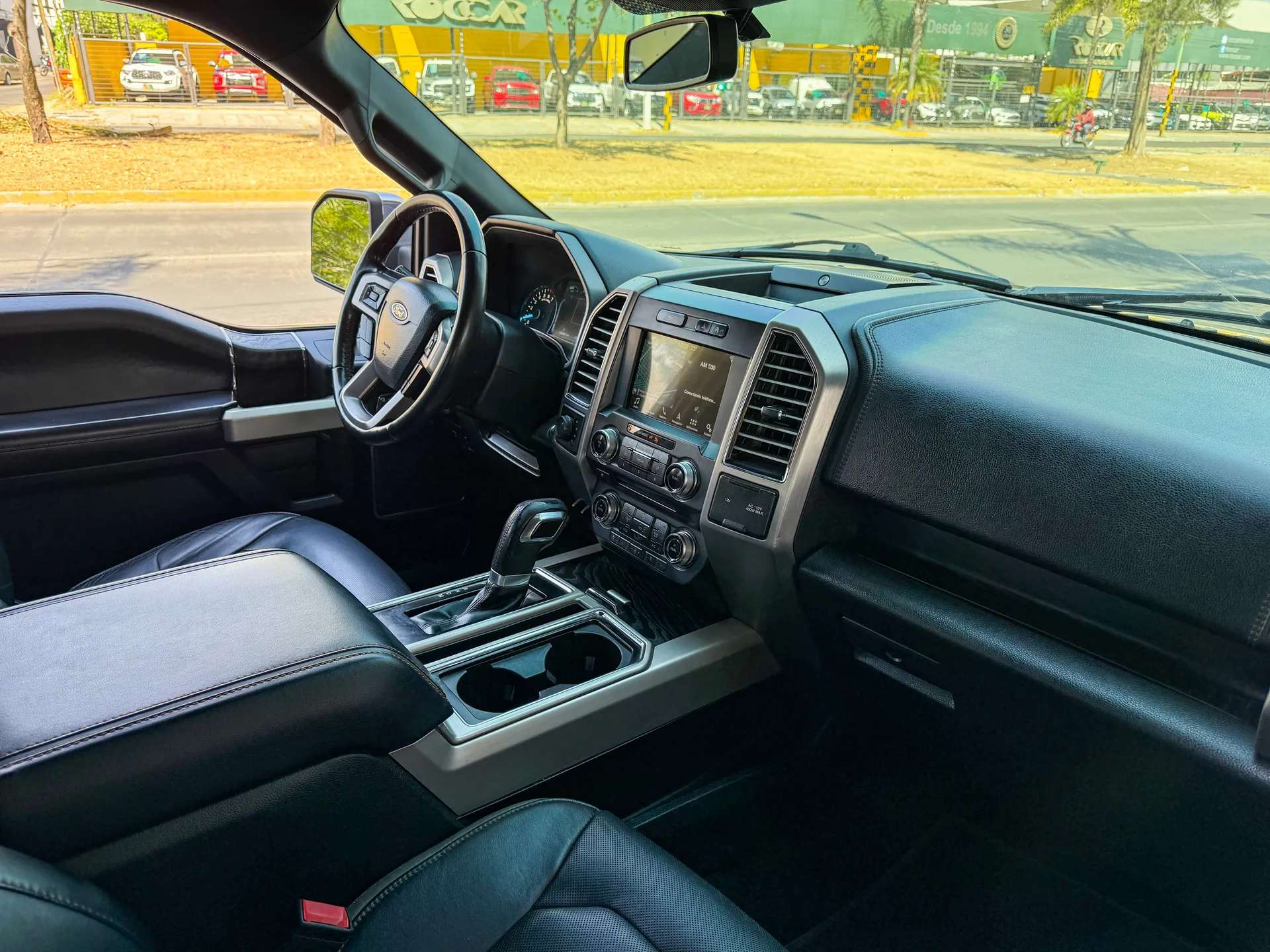Car image 14