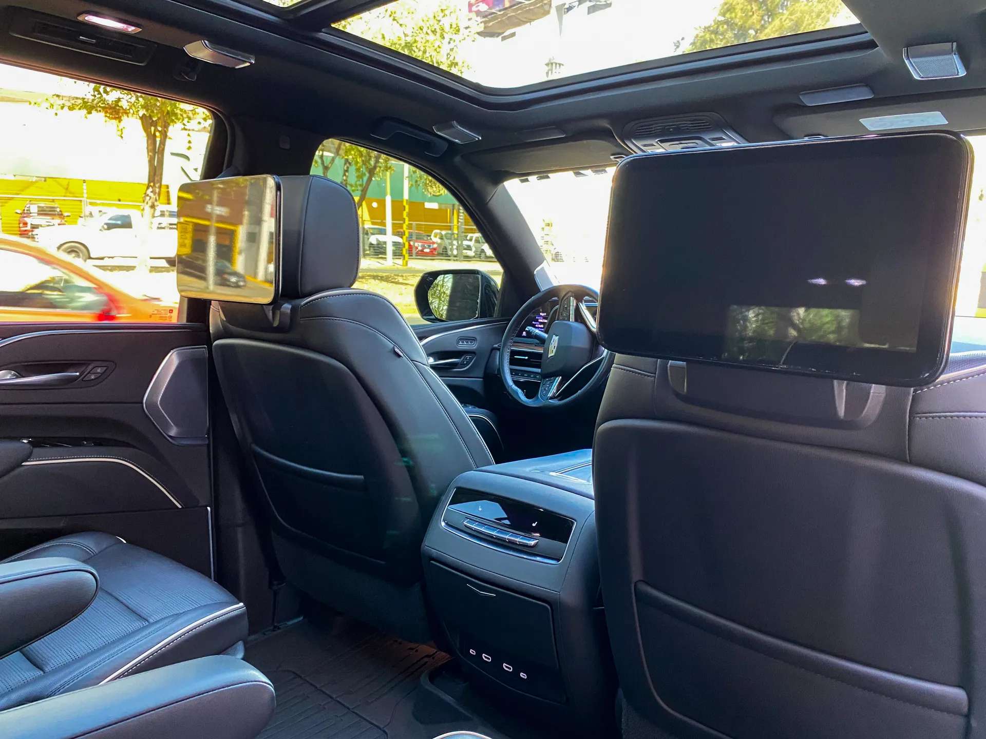 Car image 10