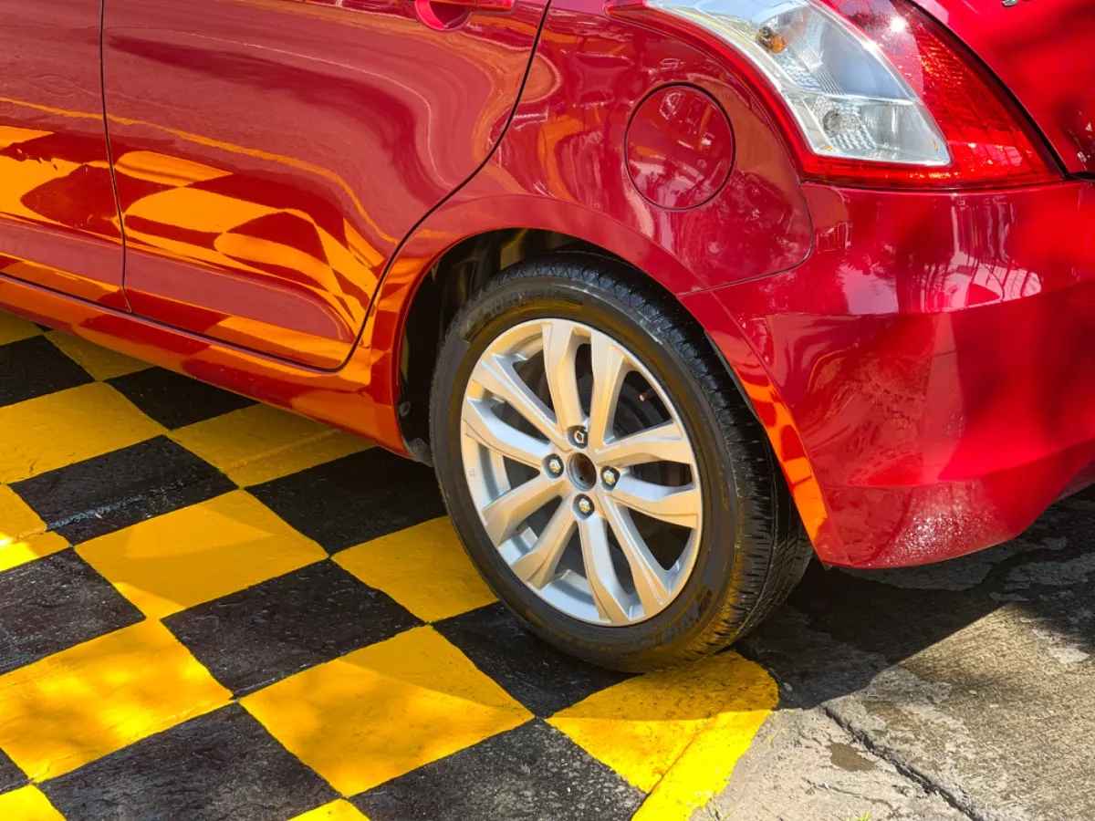 Car image 6