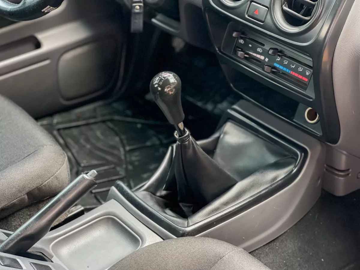 Car image 15