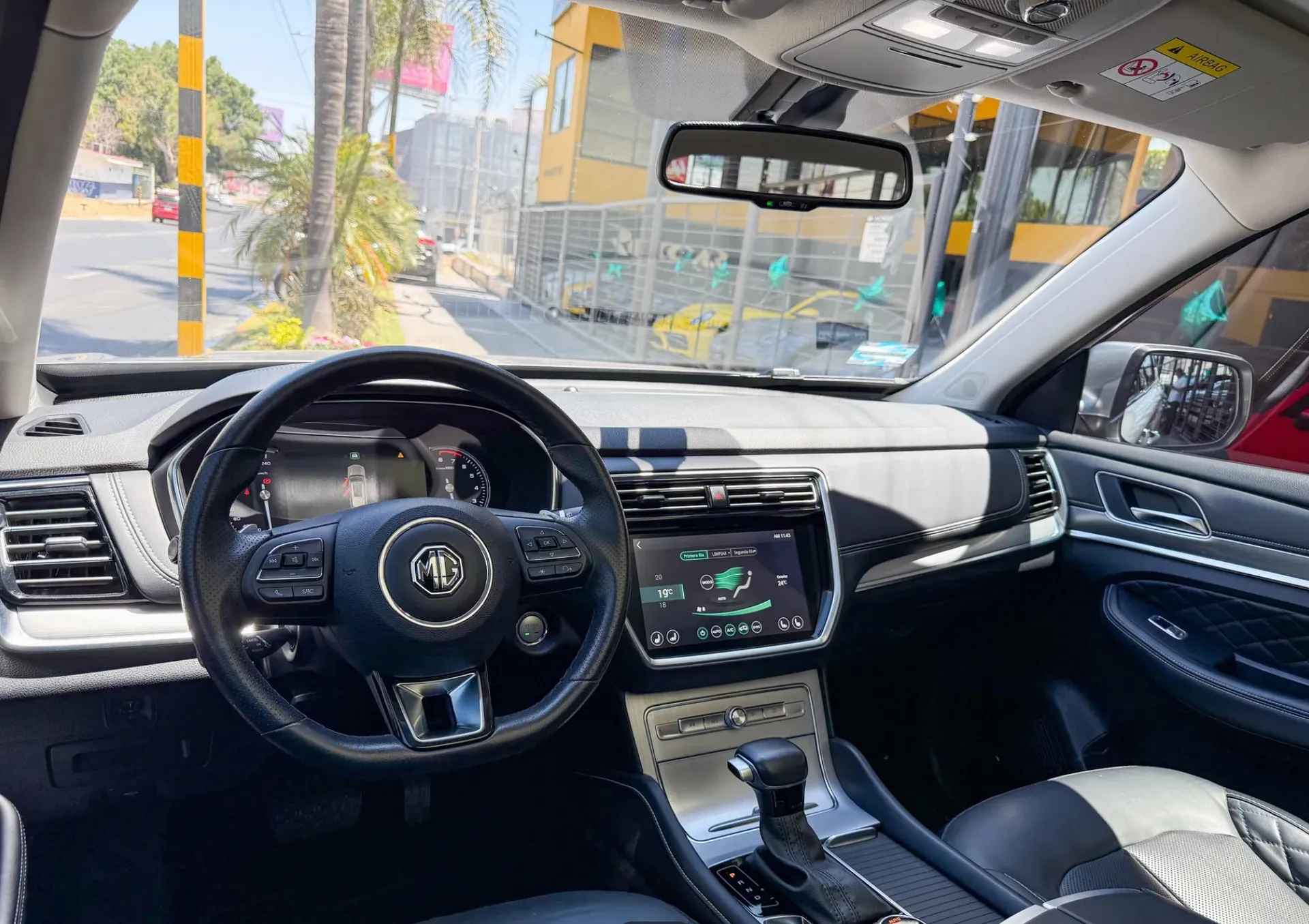 Car image 9