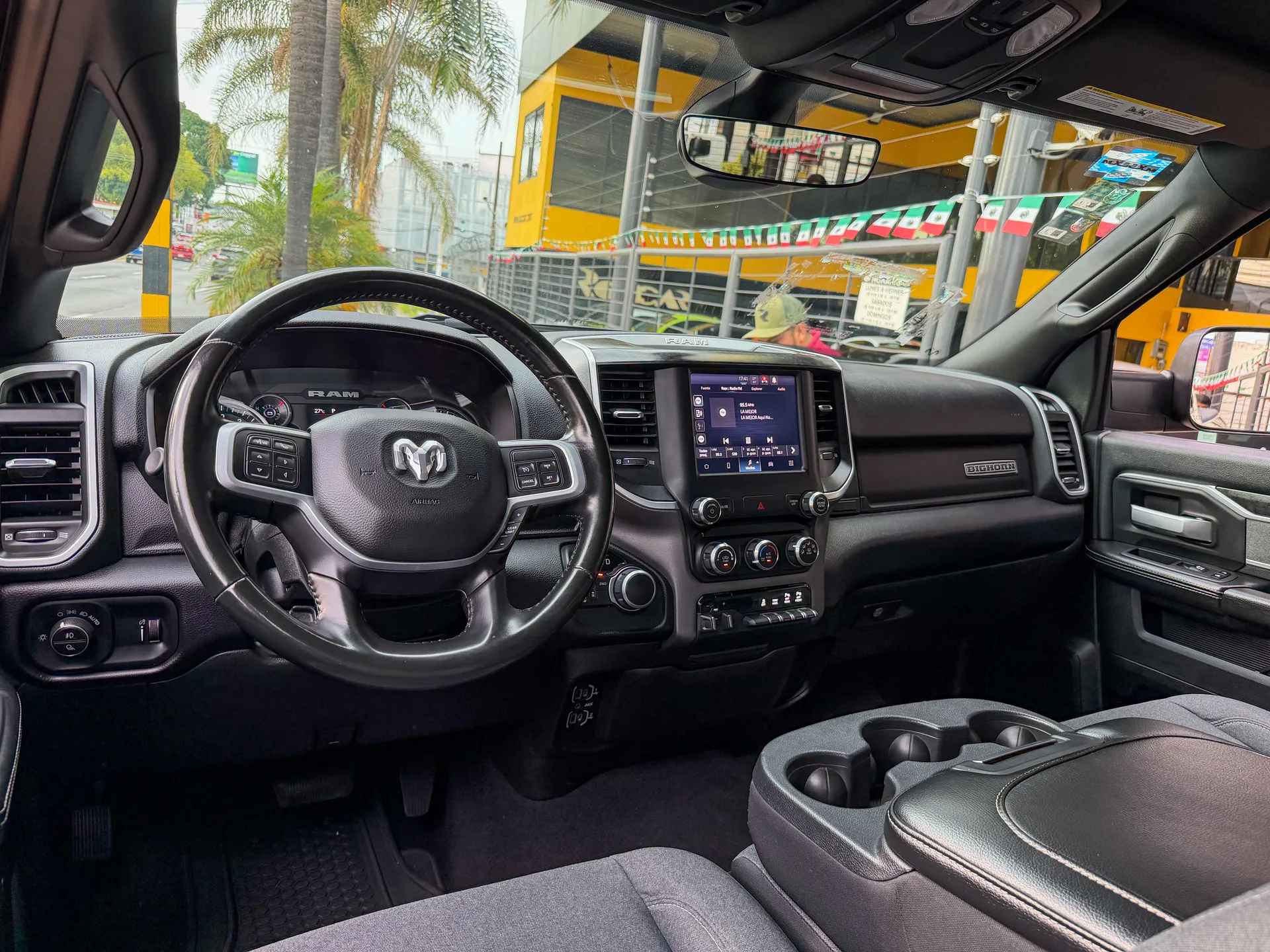 Car image 10