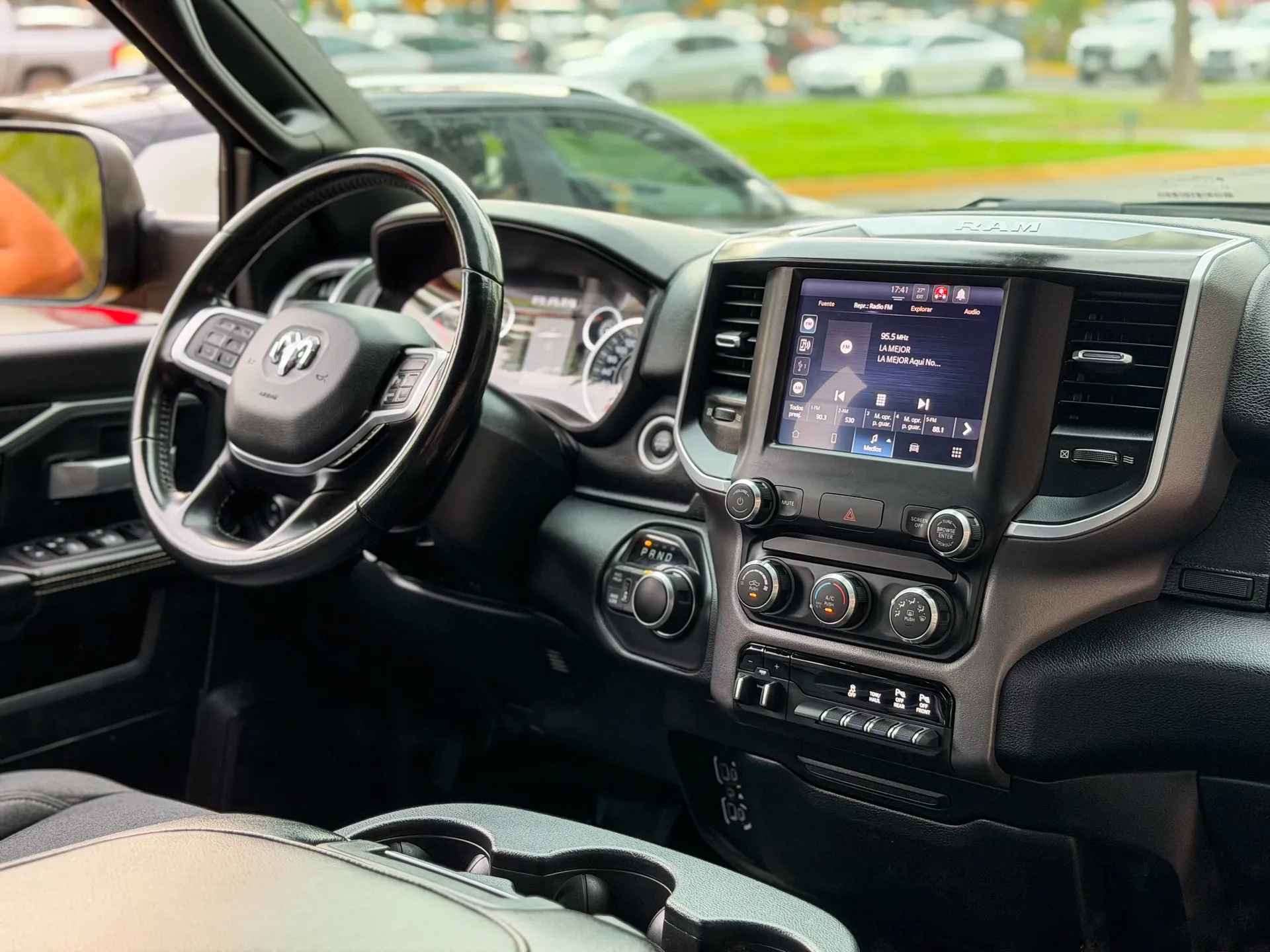 Car image 16