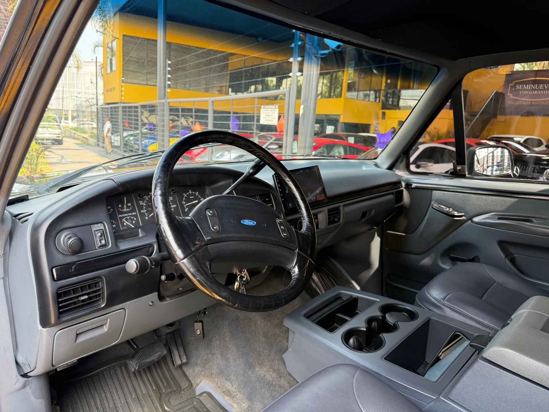 Car image 9