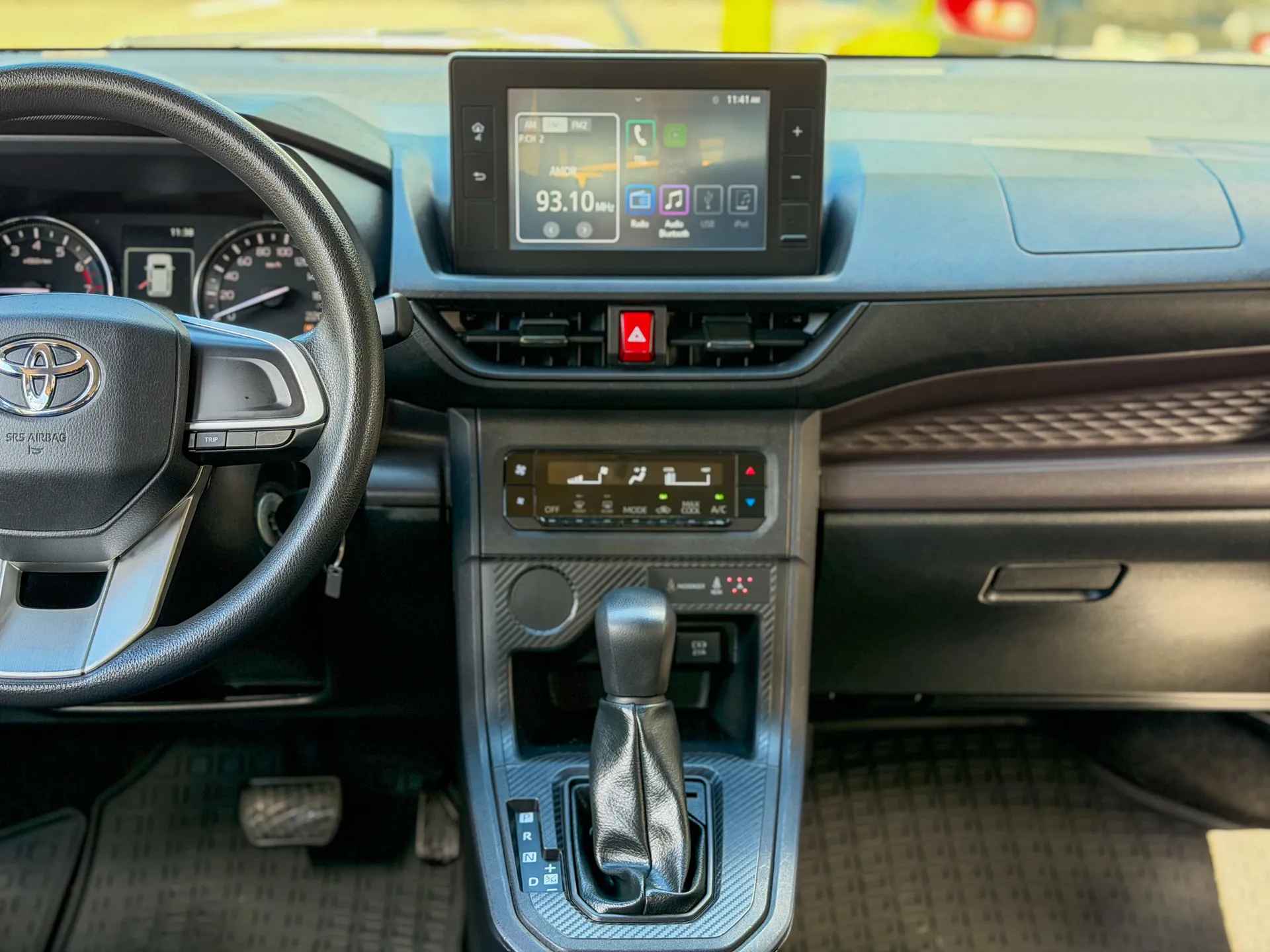 Car image 11