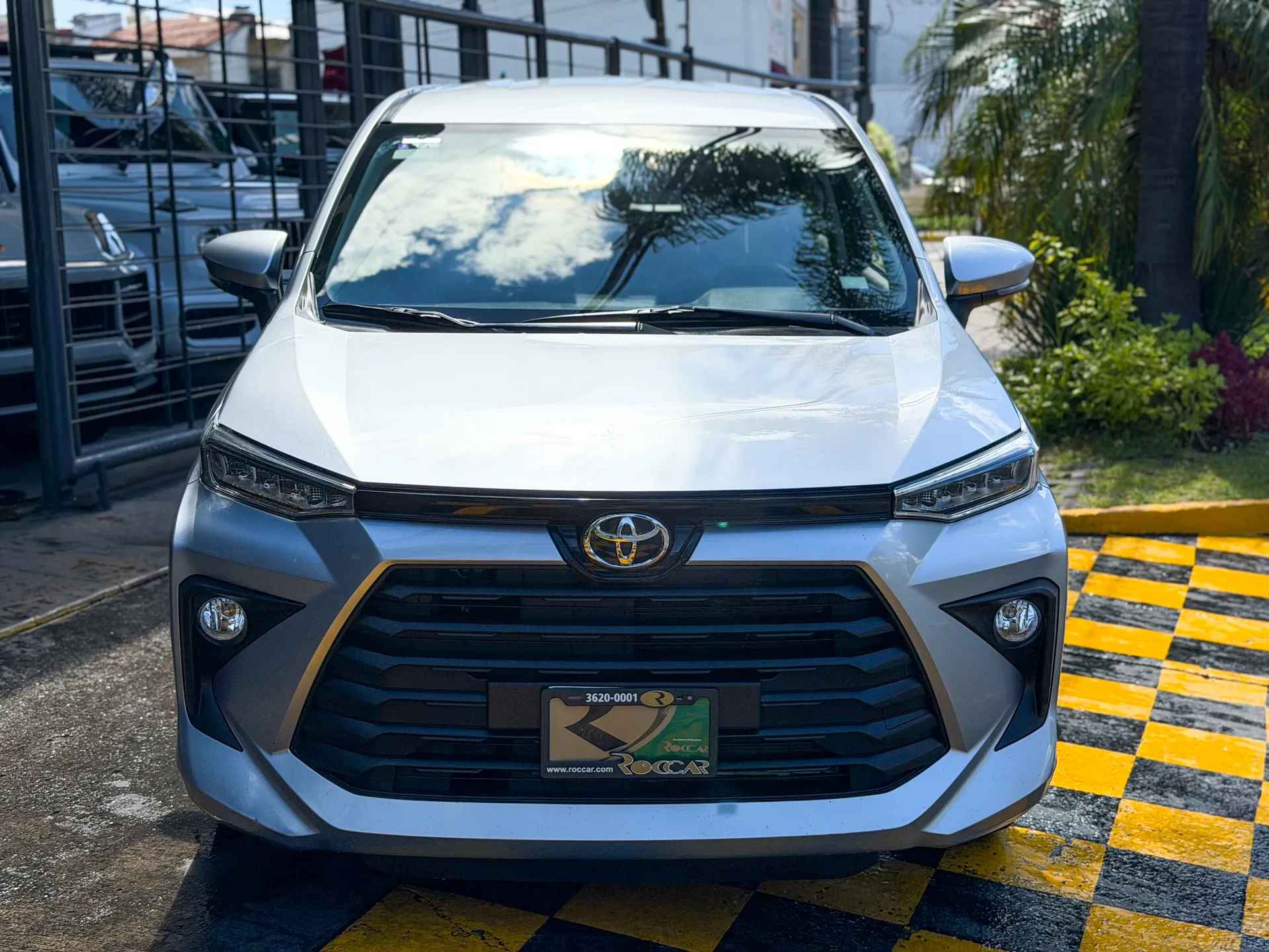 Car image 3