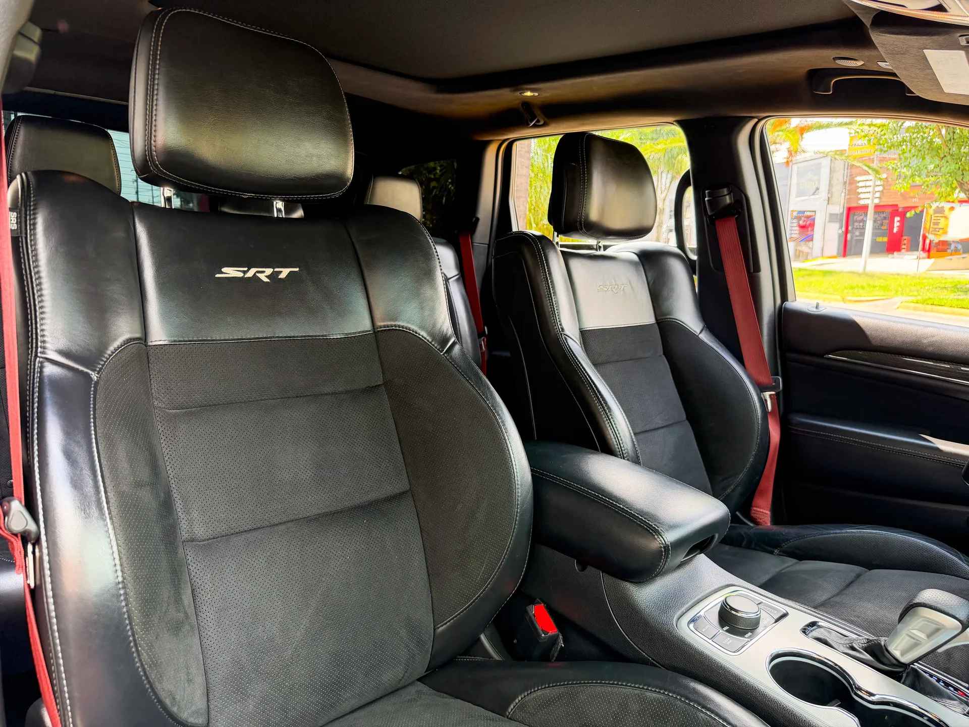 Car image 17