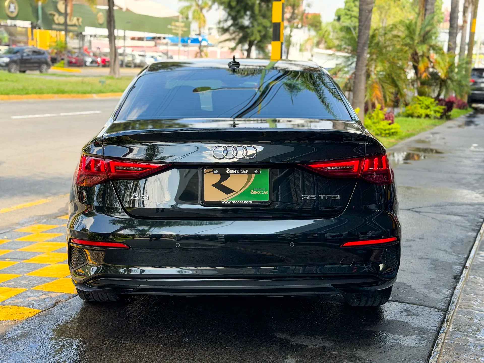 Car image 9