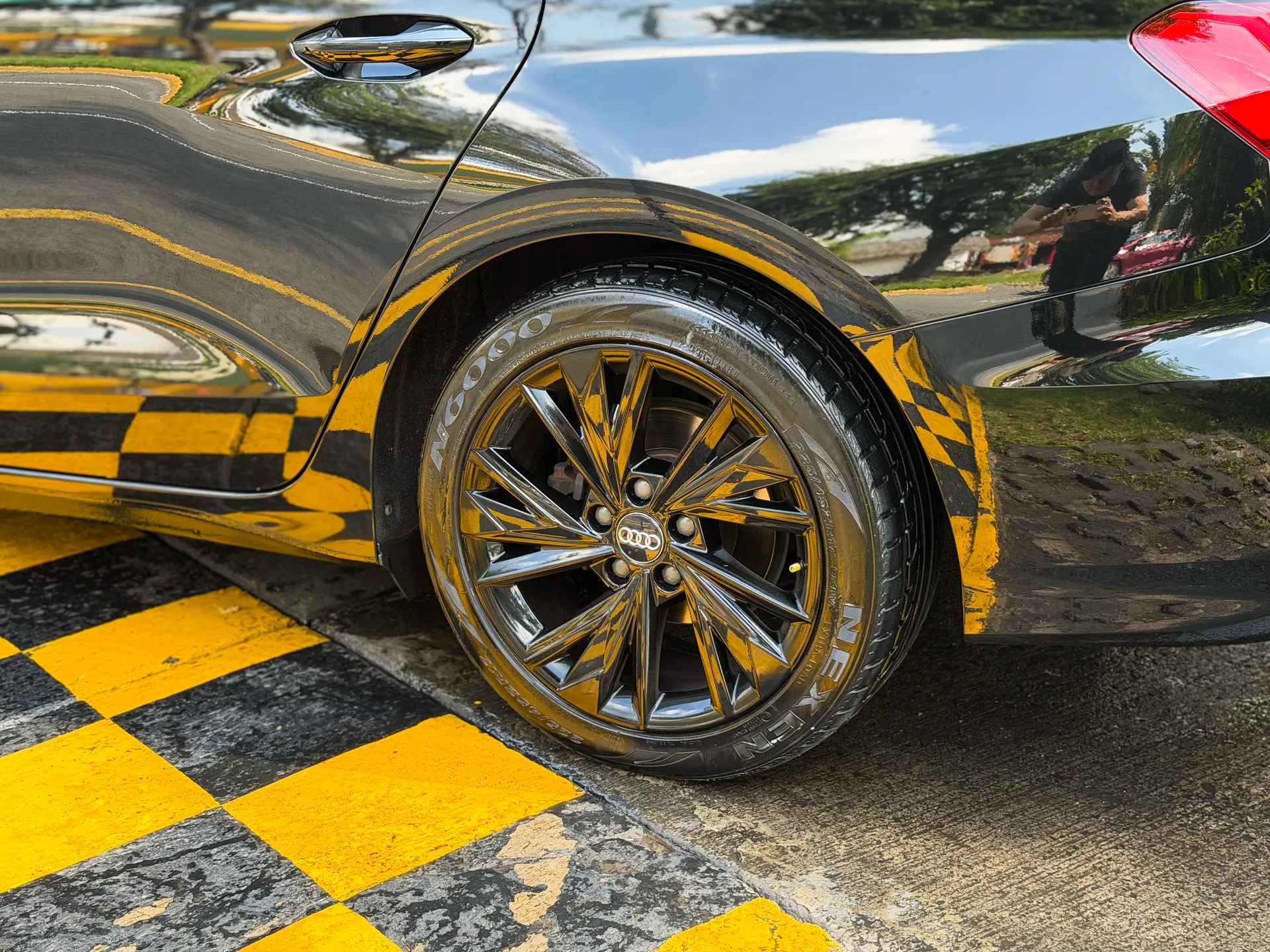 Car image 8