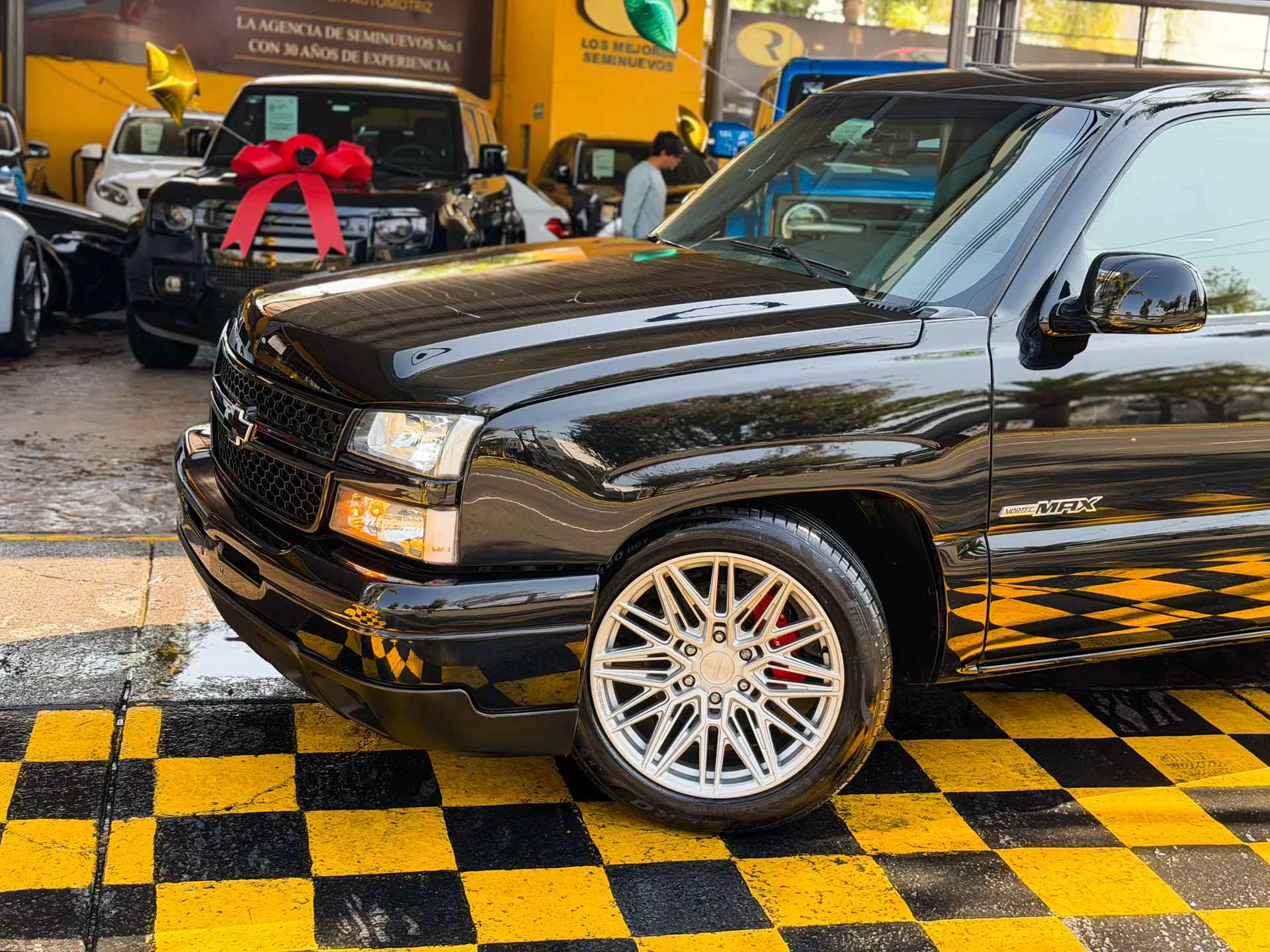 Car image 2